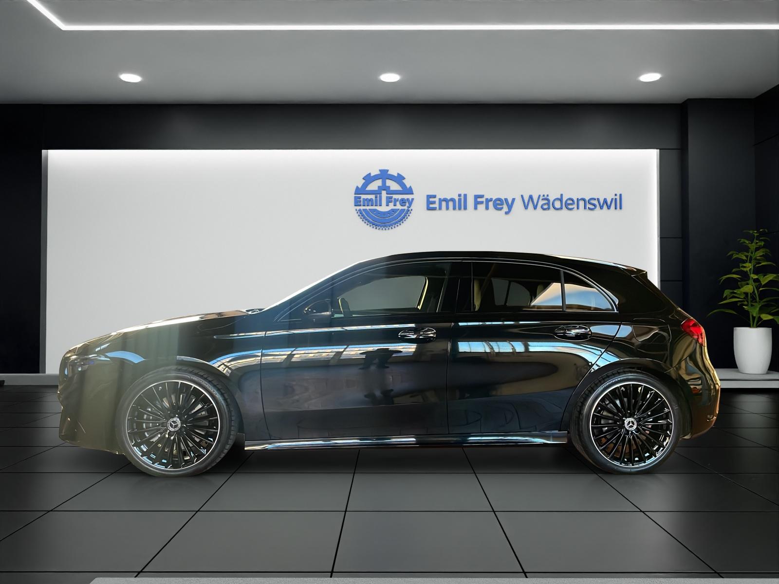 MERCEDES-BENZ A 220 4MATIC AMG Line-image-1