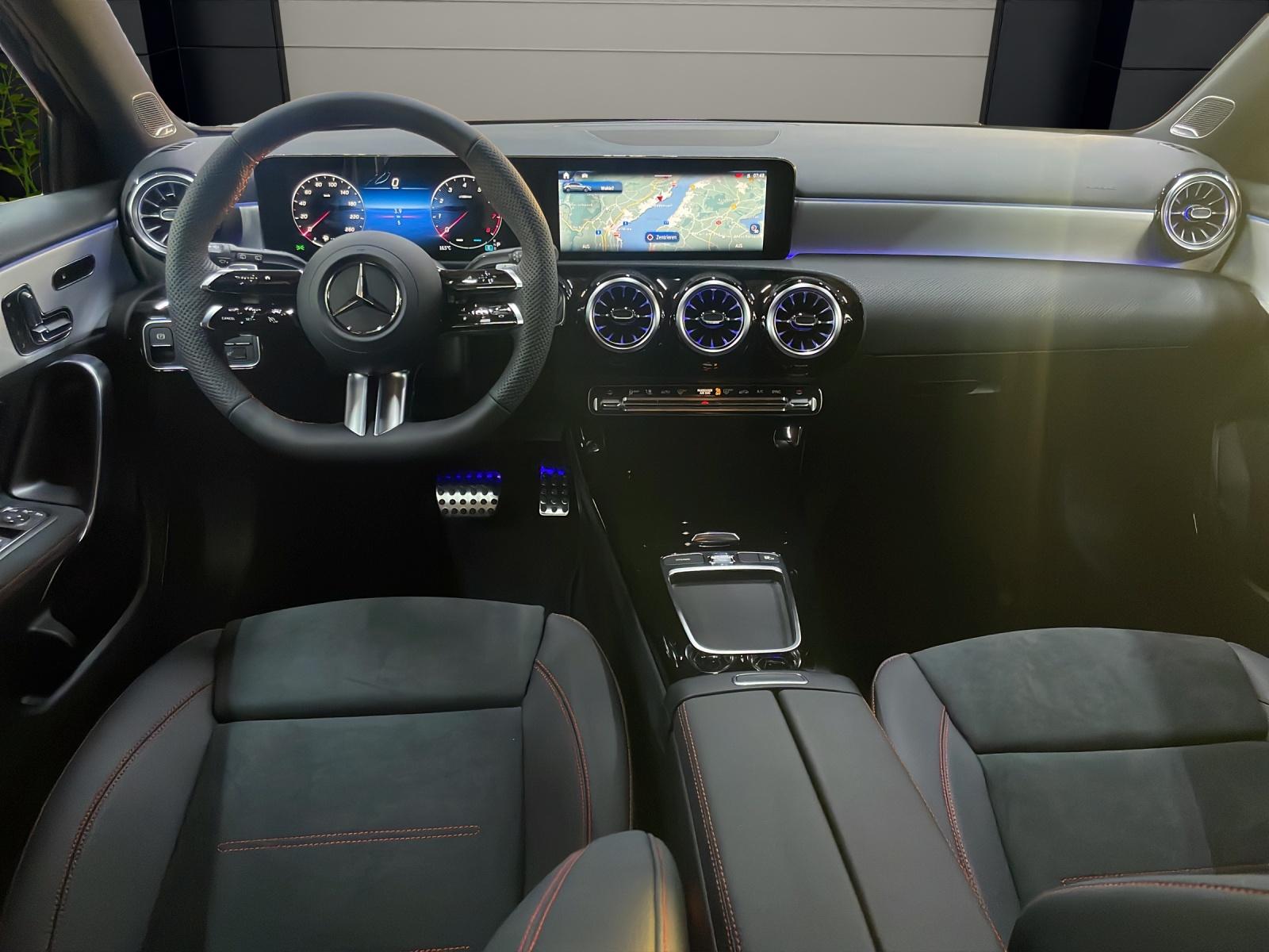 MERCEDES-BENZ A 220 4MATIC AMG Line-image-5