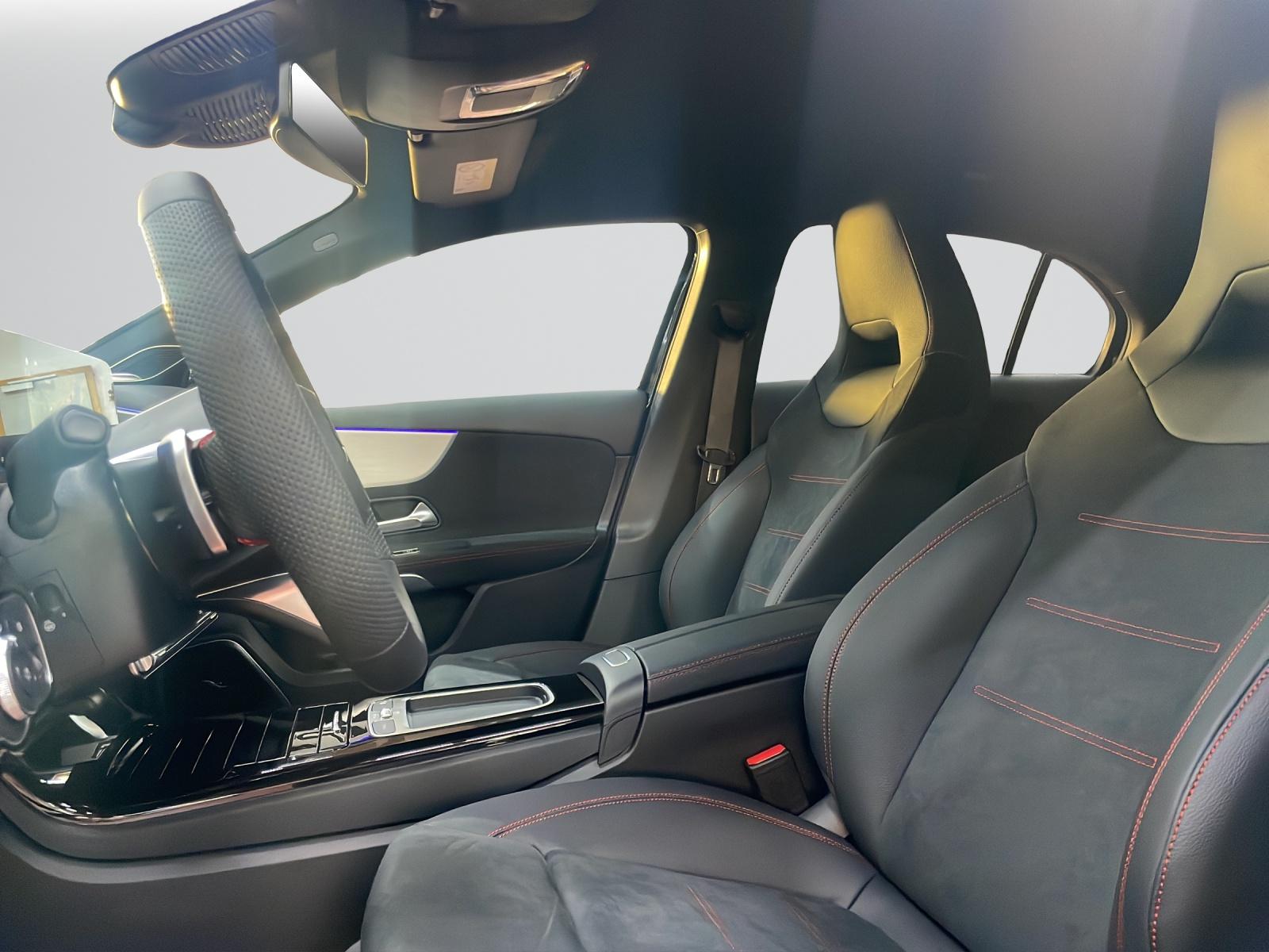 MERCEDES-BENZ A 220 4MATIC AMG Line-image-4