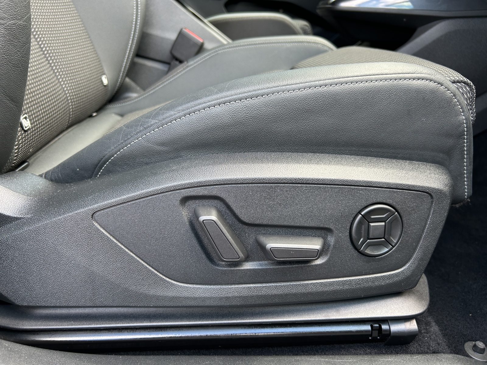 AUDI Q4 e-tron 35-image-23