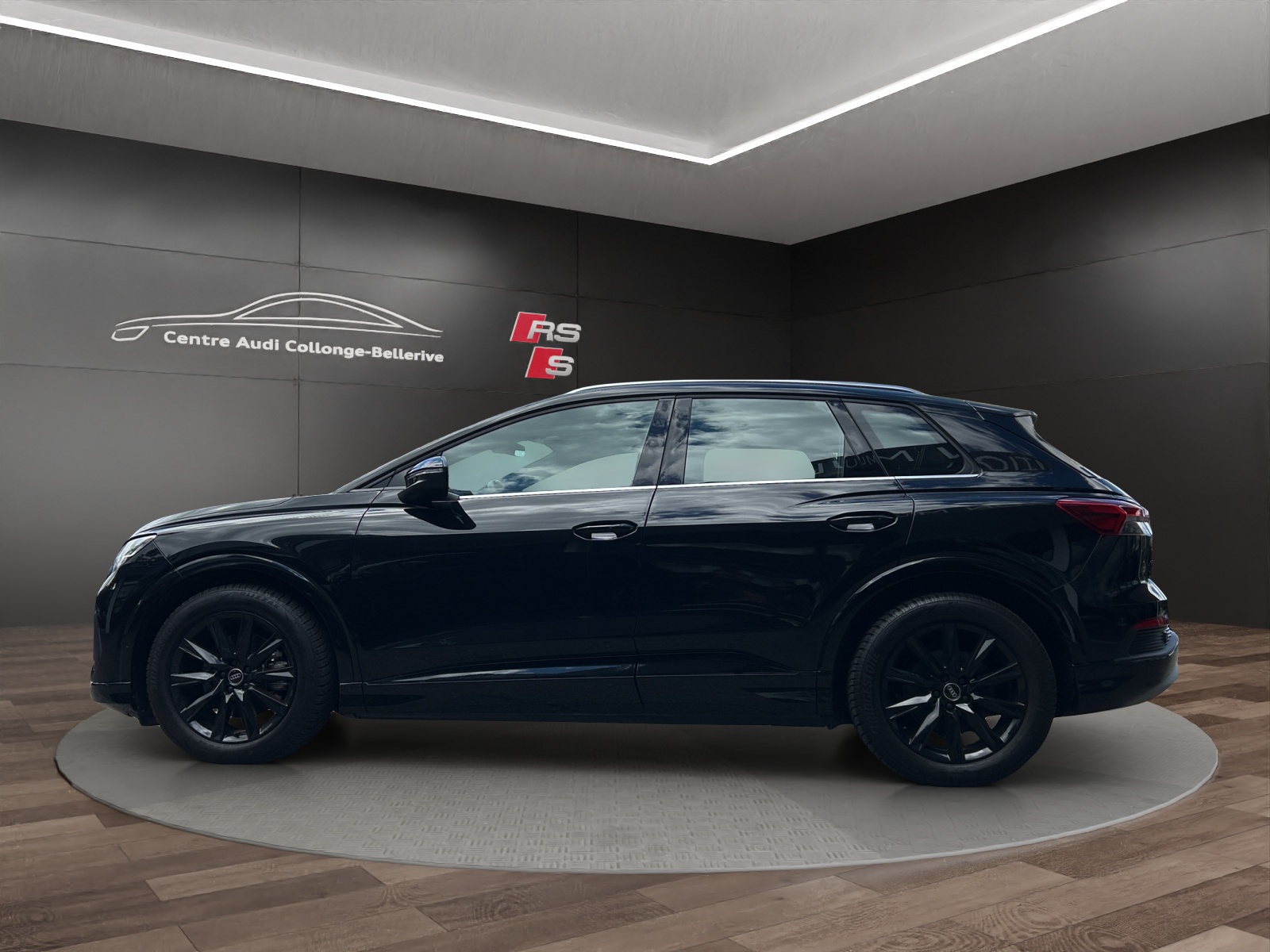 AUDI Q4 e-tron 35-showroom-element-2