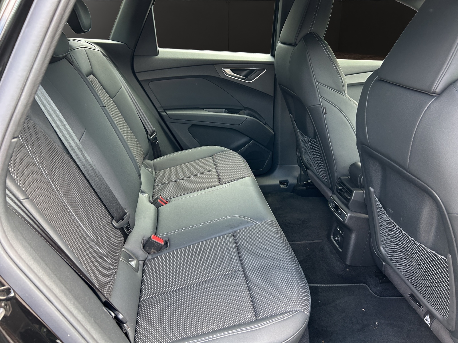 AUDI Q4 e-tron 35-image-16