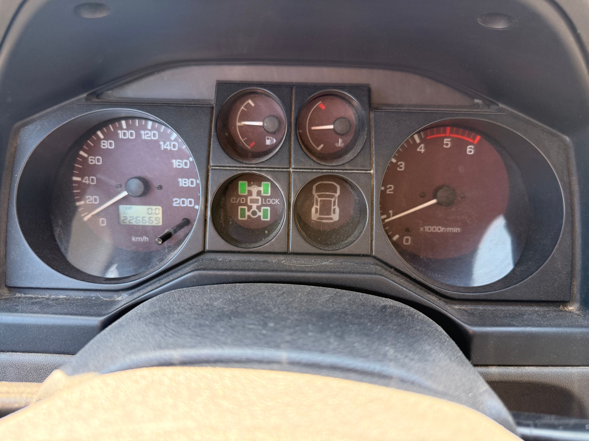 MITSUBISHI Pajero 3.2 DI-D Edition-image-8