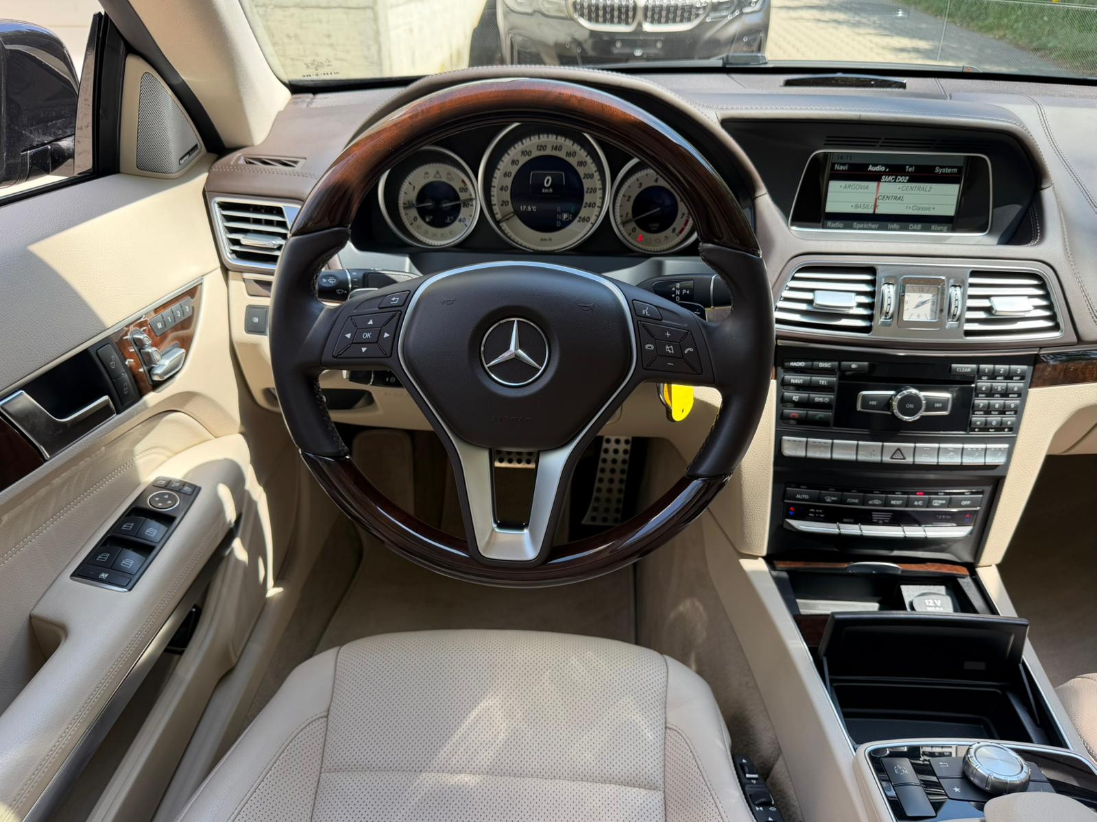 MERCEDES-BENZ E 350 4Matic AMG Line 7G-Tronic-image-22