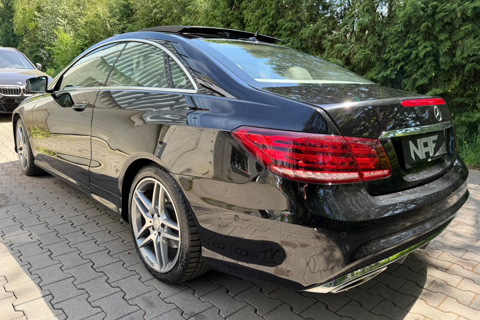 MERCEDES-BENZ E 350 4Matic AMG Line 7G-Tronic-image-2