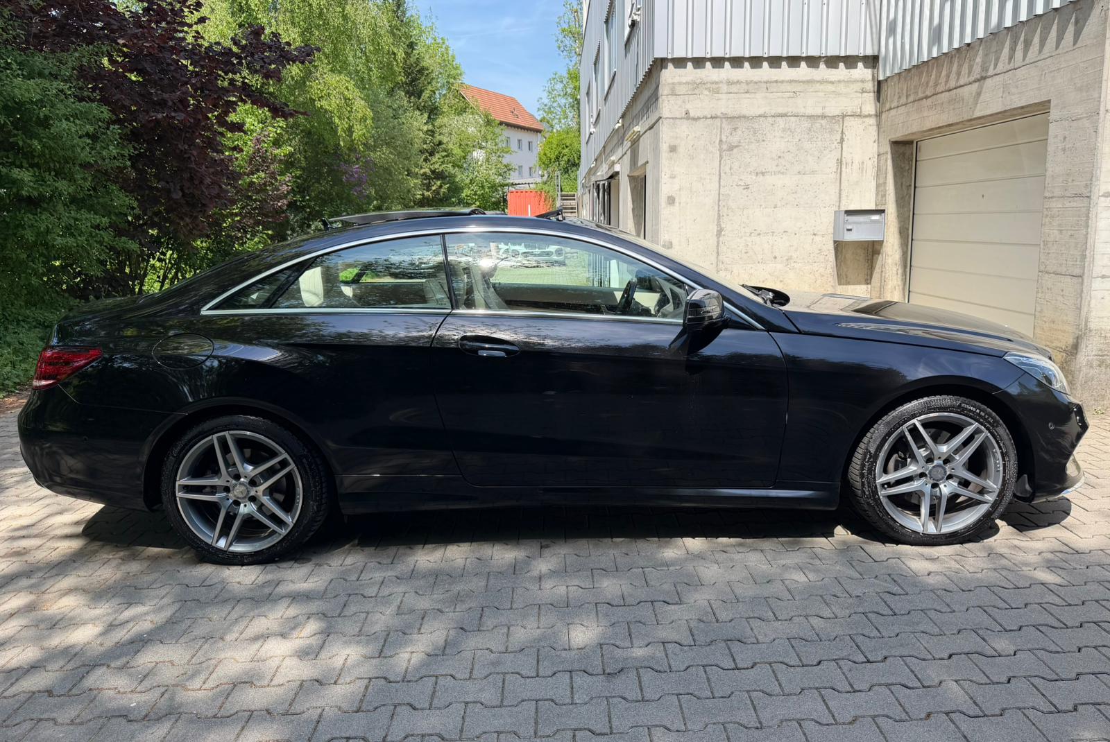 MERCEDES-BENZ E 350 4Matic AMG Line 7G-Tronic-image-5