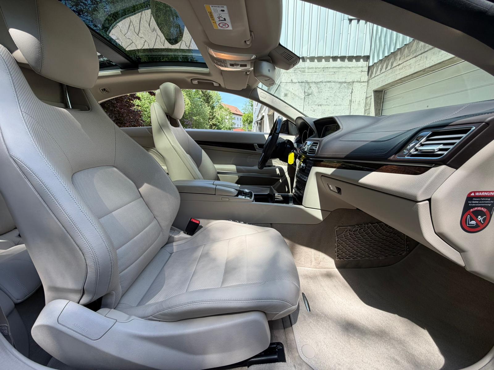 MERCEDES-BENZ E 350 4Matic AMG Line 7G-Tronic-image-16