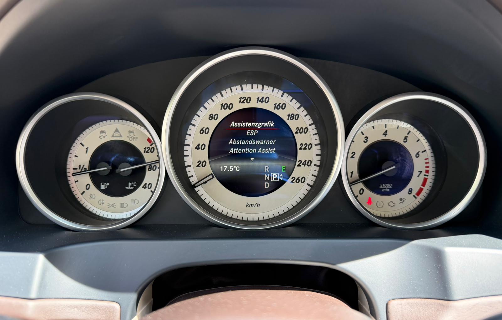 MERCEDES-BENZ E 350 4Matic AMG Line 7G-Tronic-image-25