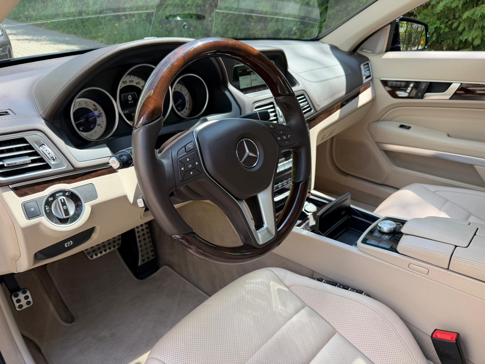 MERCEDES-BENZ E 350 4Matic AMG Line 7G-Tronic-image-11