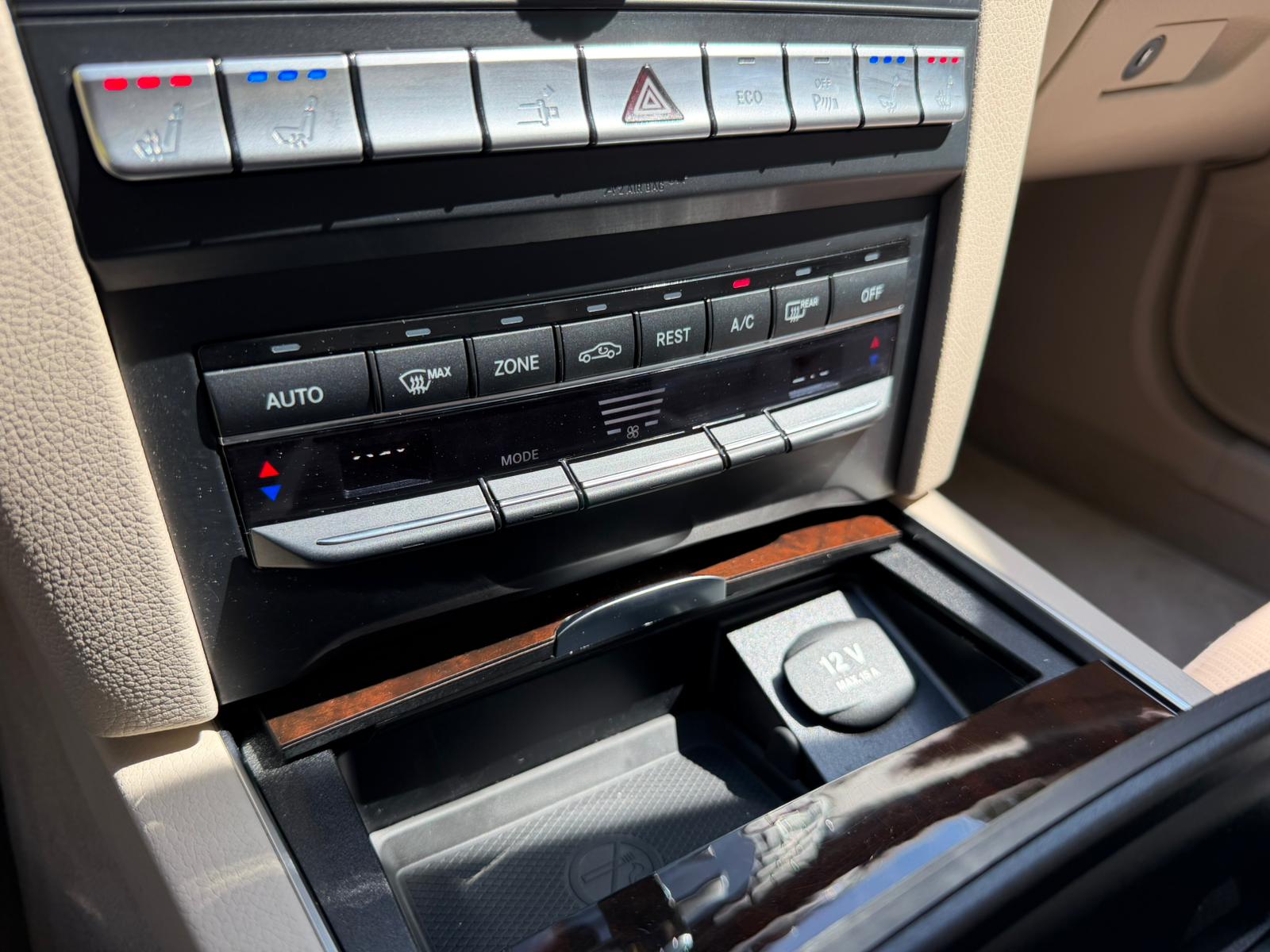 MERCEDES-BENZ E 350 4Matic AMG Line 7G-Tronic-image-24