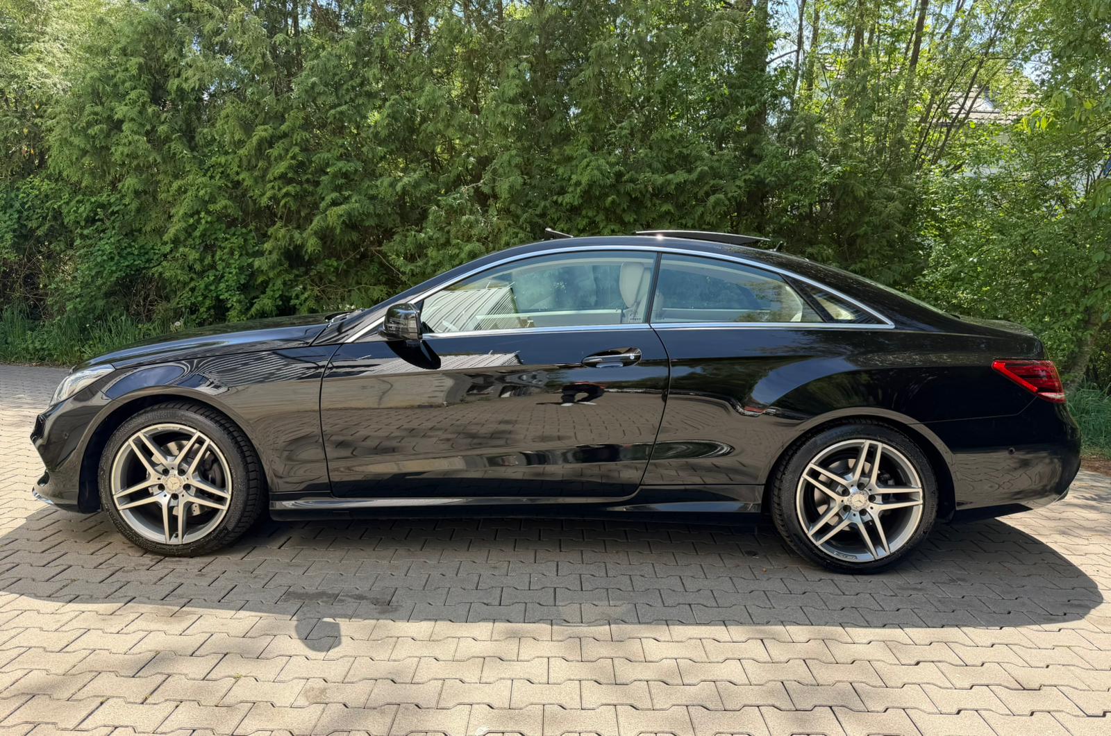 MERCEDES-BENZ E 350 4Matic AMG Line 7G-Tronic-image-1