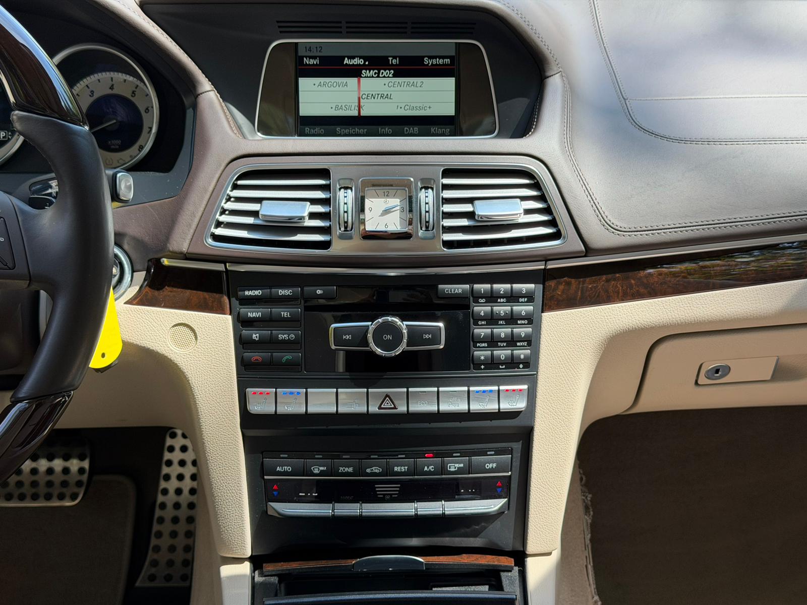 MERCEDES-BENZ E 350 4Matic AMG Line 7G-Tronic-image-23