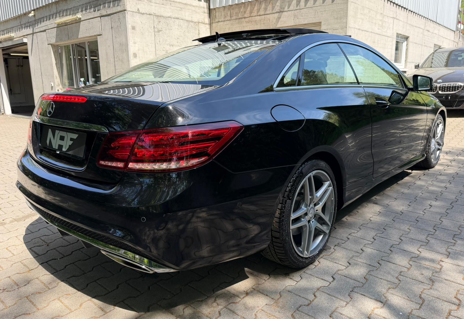 MERCEDES-BENZ E 350 4Matic AMG Line 7G-Tronic-image-4