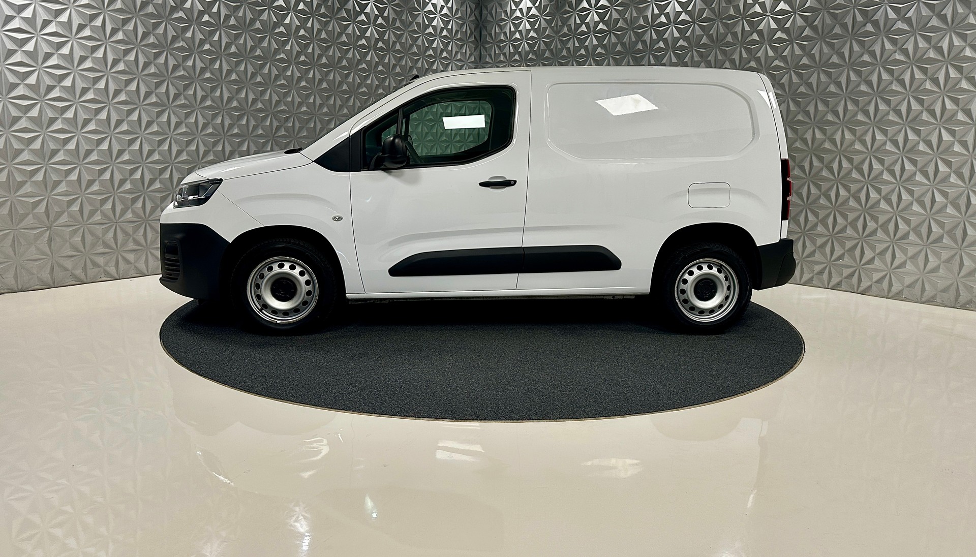 CITROEN Berlingo Van 1.2 Pure Tech 130 s/s Club EAT8 1000kg-image-7