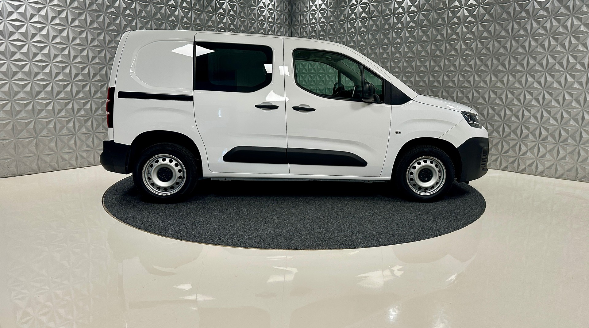 CITROEN Berlingo Van 1.2 Pure Tech 130 s/s Club EAT8 1000kg-showroom-element-3