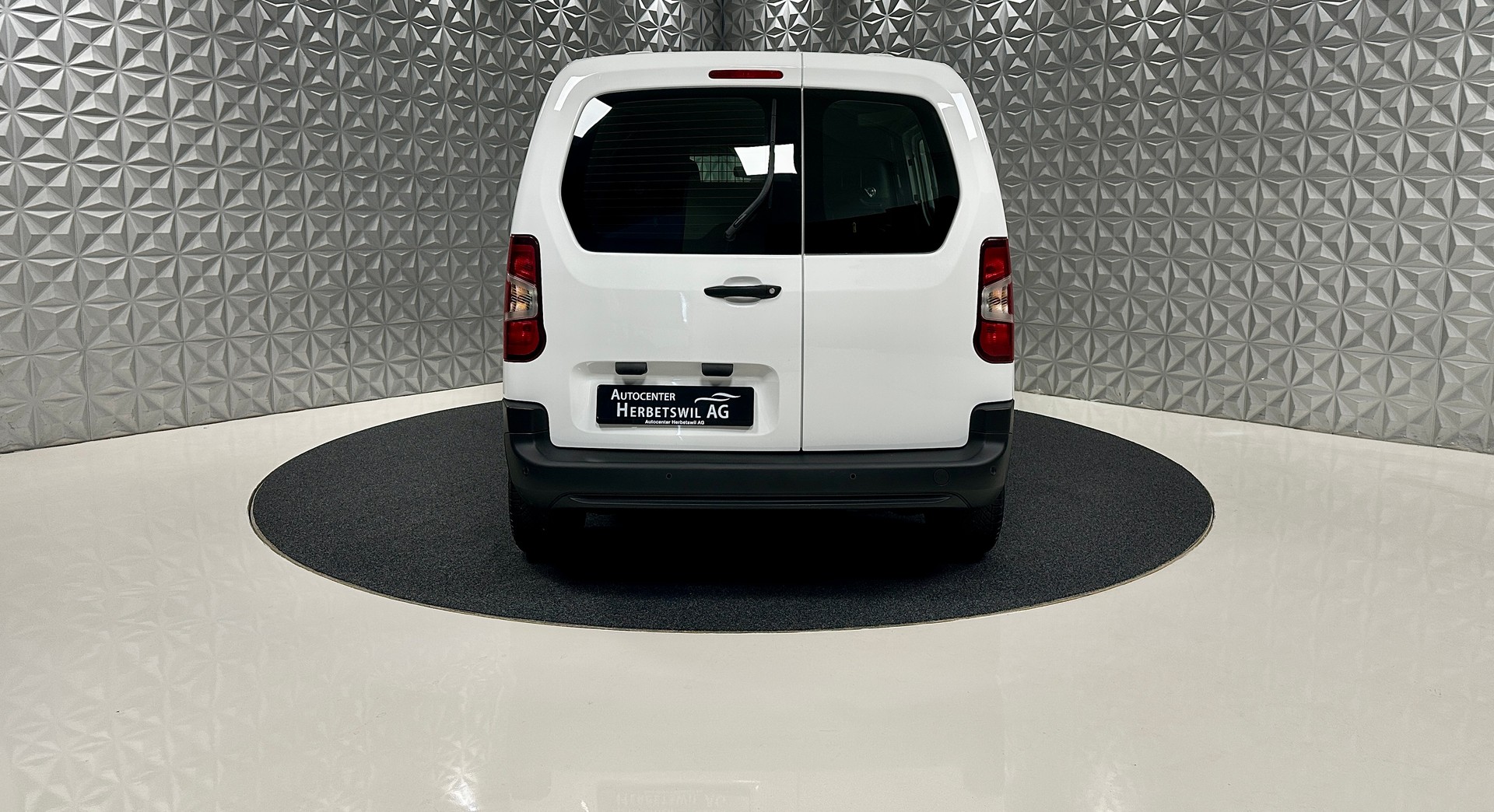 CITROEN Berlingo Van 1.2 Pure Tech 130 s/s Club EAT8 1000kg-image-5