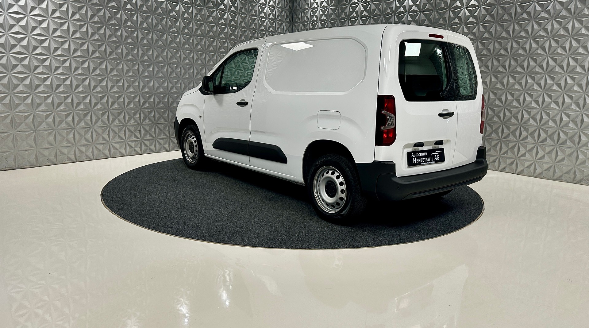CITROEN Berlingo Van 1.2 Pure Tech 130 s/s Club EAT8 1000kg-image-6