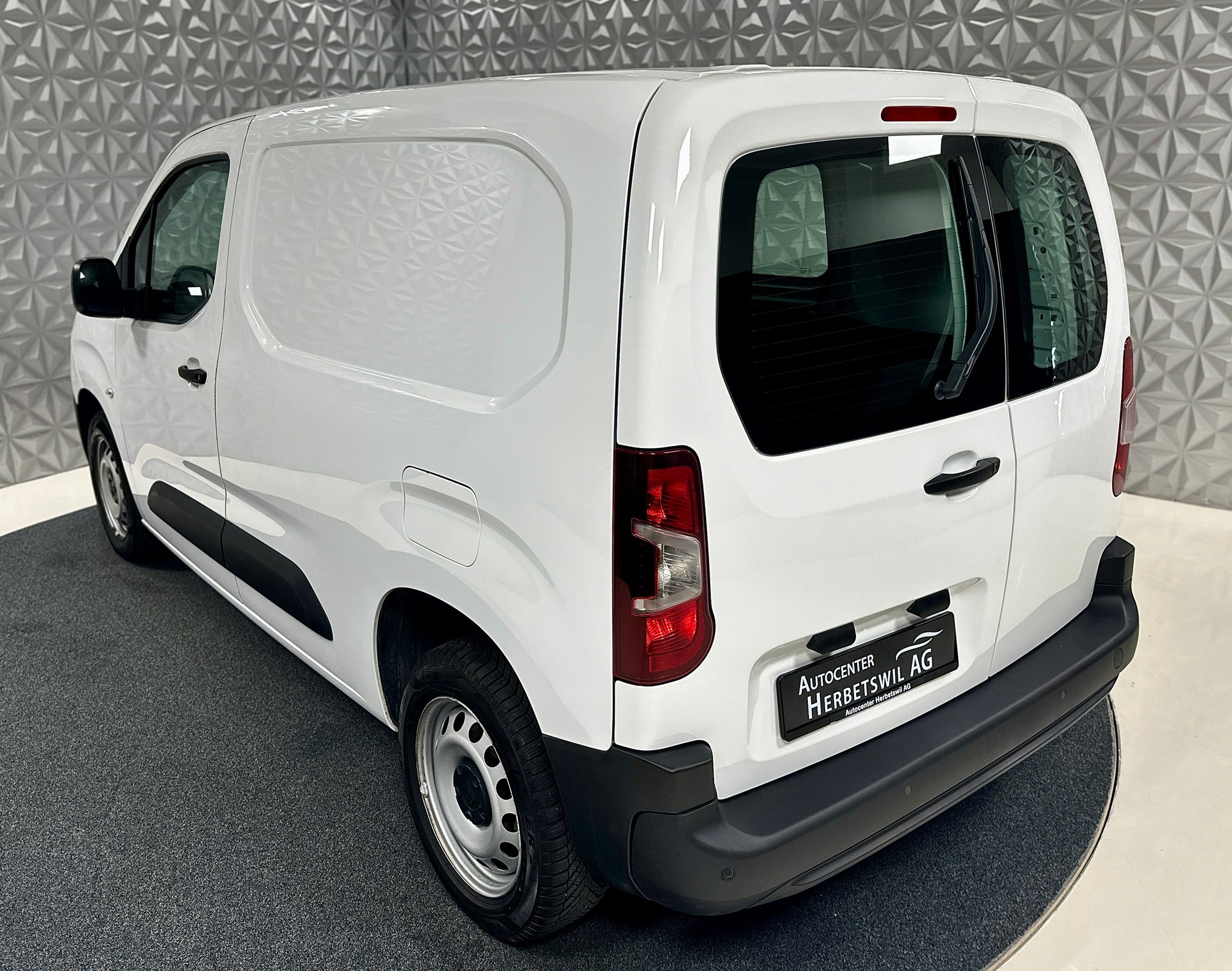 CITROEN Berlingo Van 1.2 Pure Tech 130 s/s Club EAT8 1000kg-image-9
