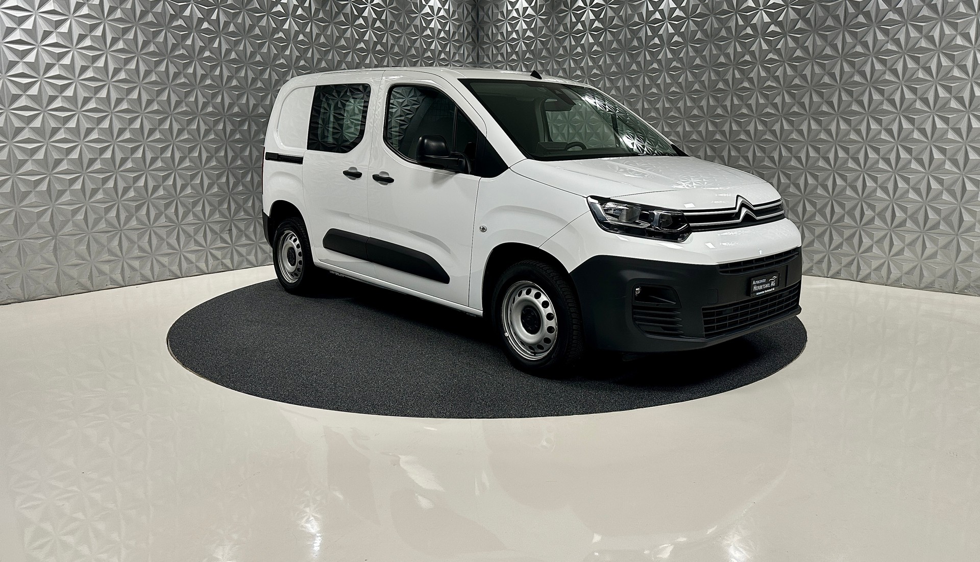 CITROEN Berlingo Van 1.2 Pure Tech 130 s/s Club EAT8 1000kg-showroom-element-2