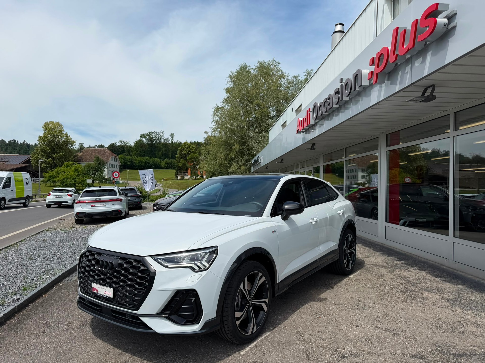 AUDI Q3 Sportback 40 TFSI S line quattro S-tronic-image-6