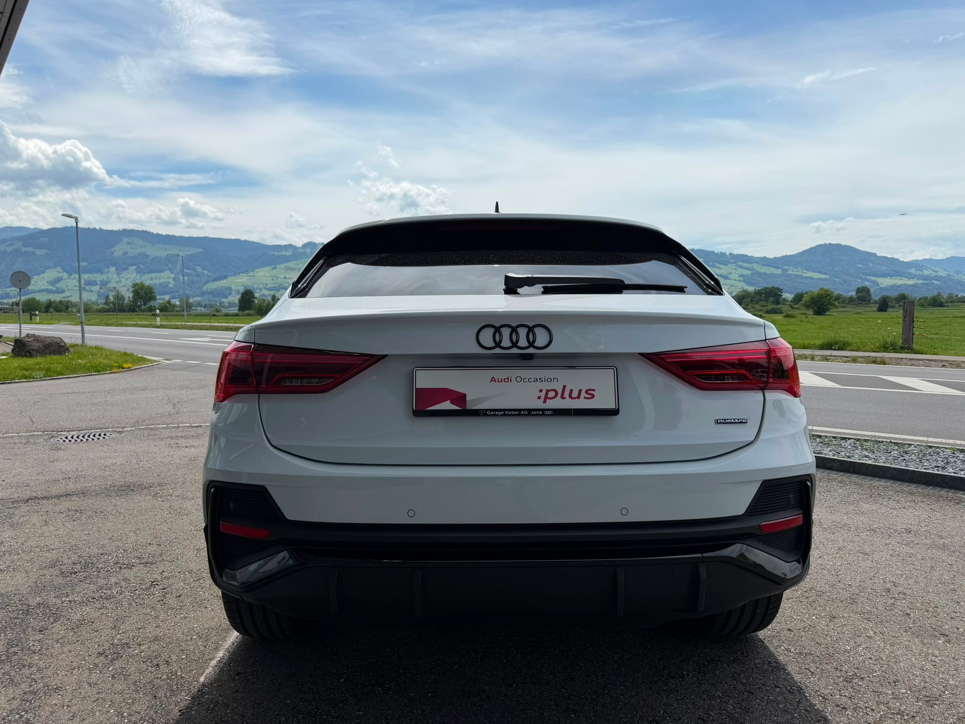 AUDI Q3 Sportback S line 40 TFSI quattro S tronic-image-3