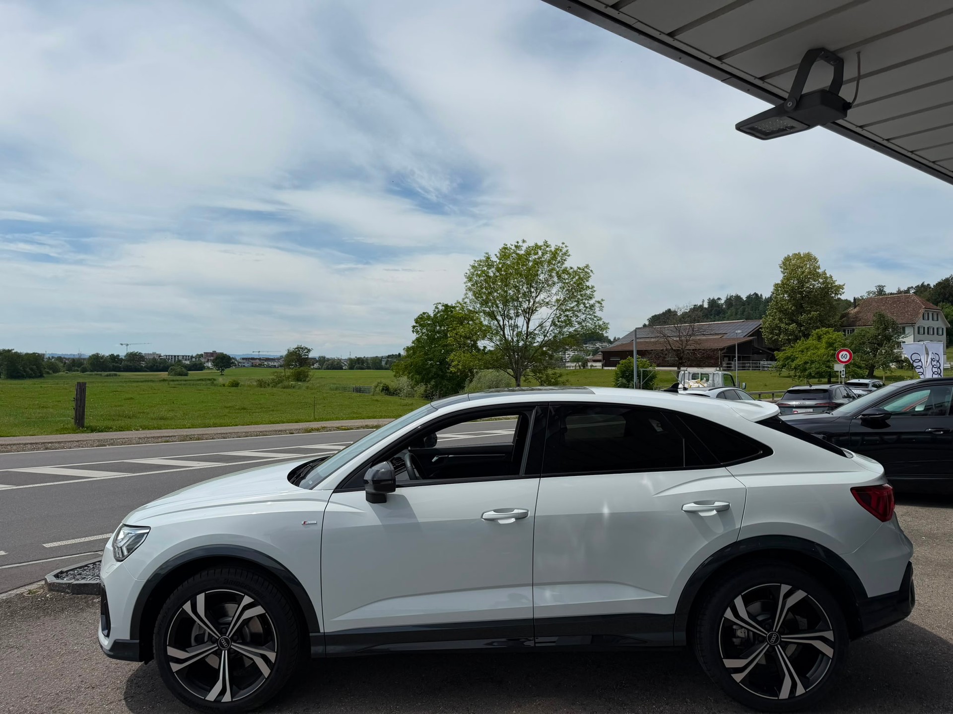 AUDI Q3 Sportback S line 40 TFSI quattro S tronic-image-4