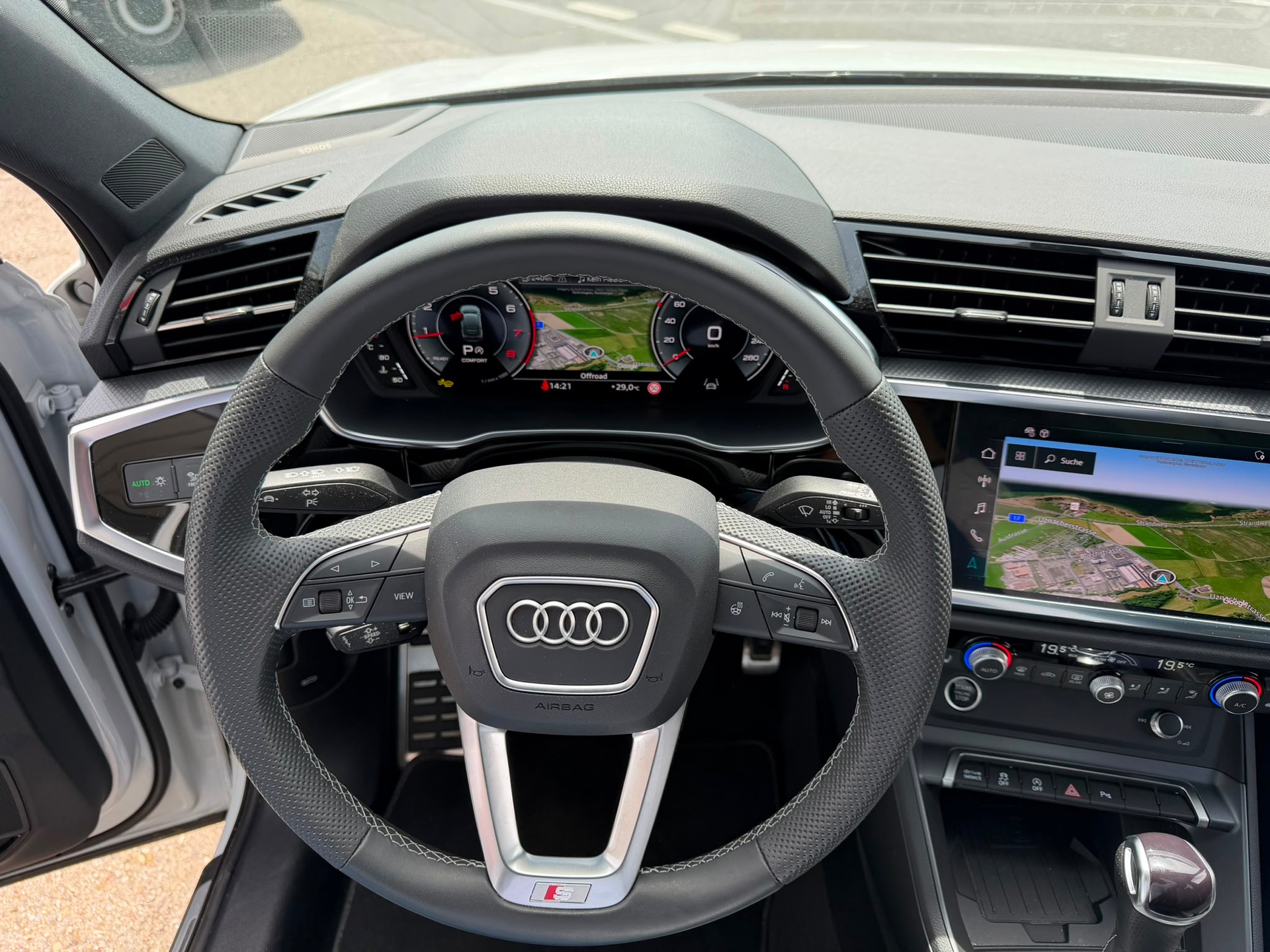 AUDI Q3 Sportback 40 TFSI S line quattro S-tronic-image-15