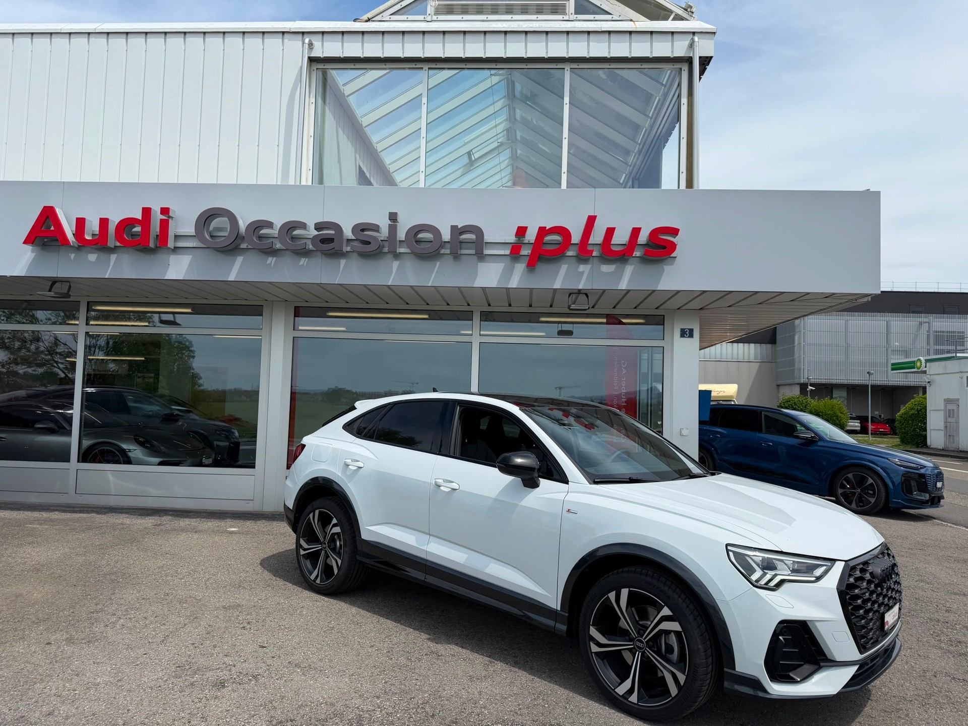 AUDI Q3 Sportback 40 TFSI S line quattro S-tronic-image-1