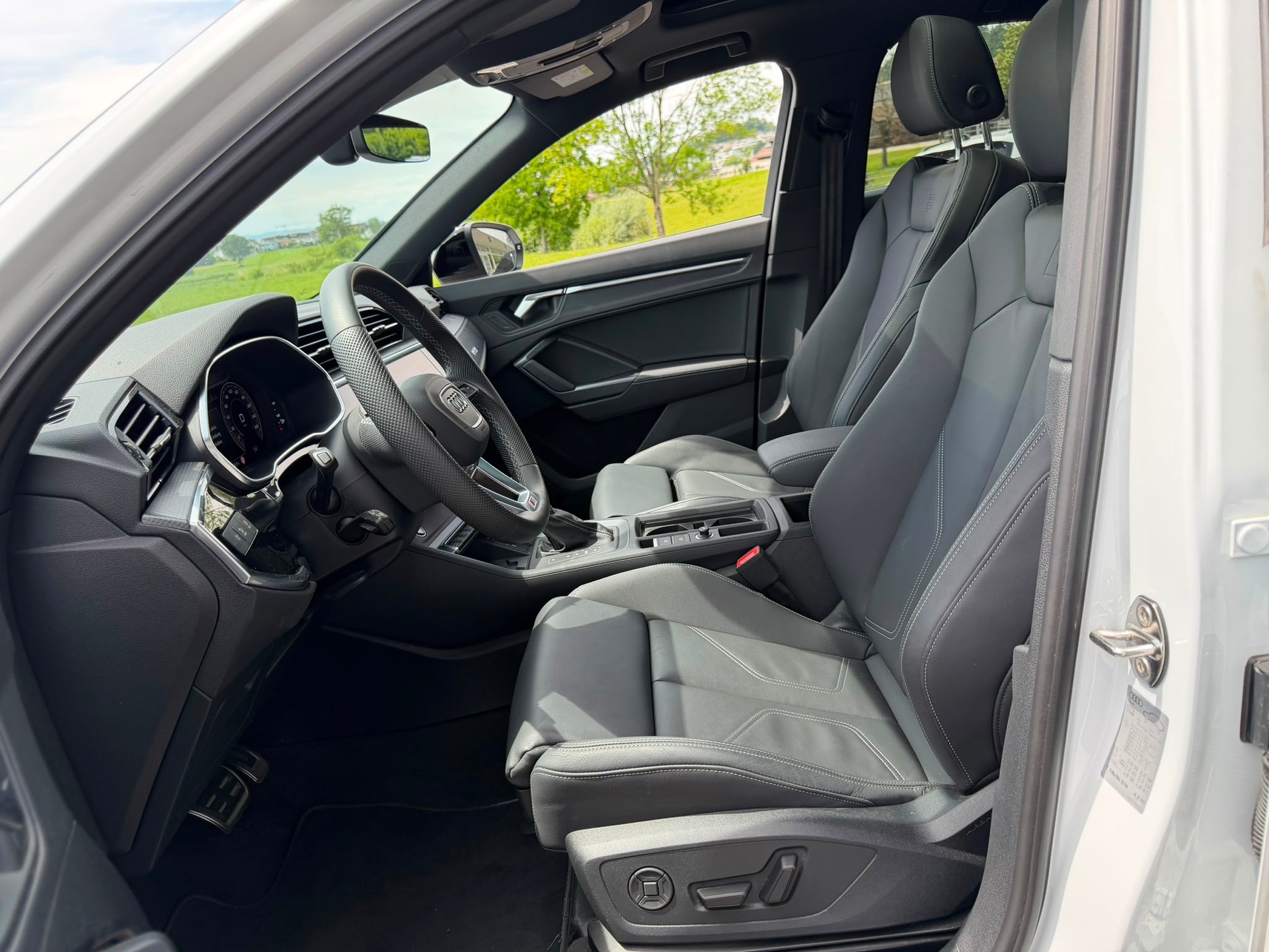 AUDI Q3 Sportback S line 40 TFSI quattro S tronic-image-9