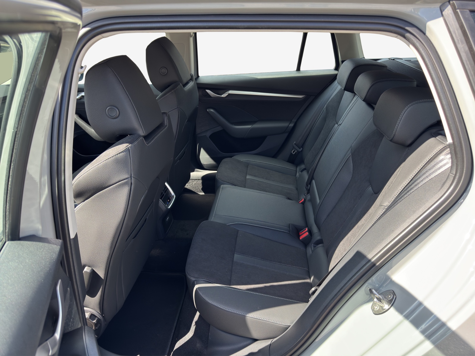 SKODA Octavia Selection 2.0 TDI 150PS 7DSG-image-11