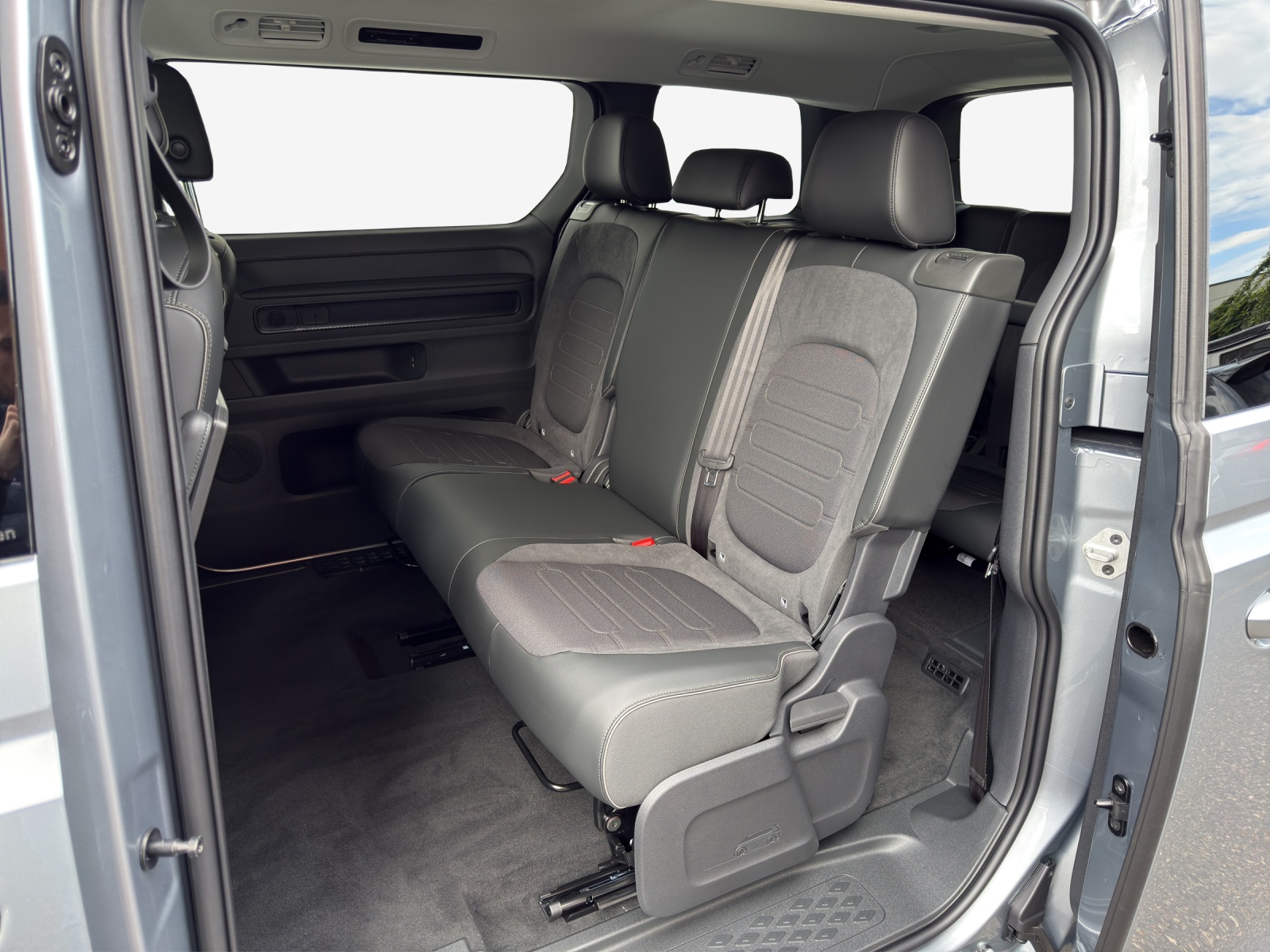VW ID.Buzz LWB Pro-image-11