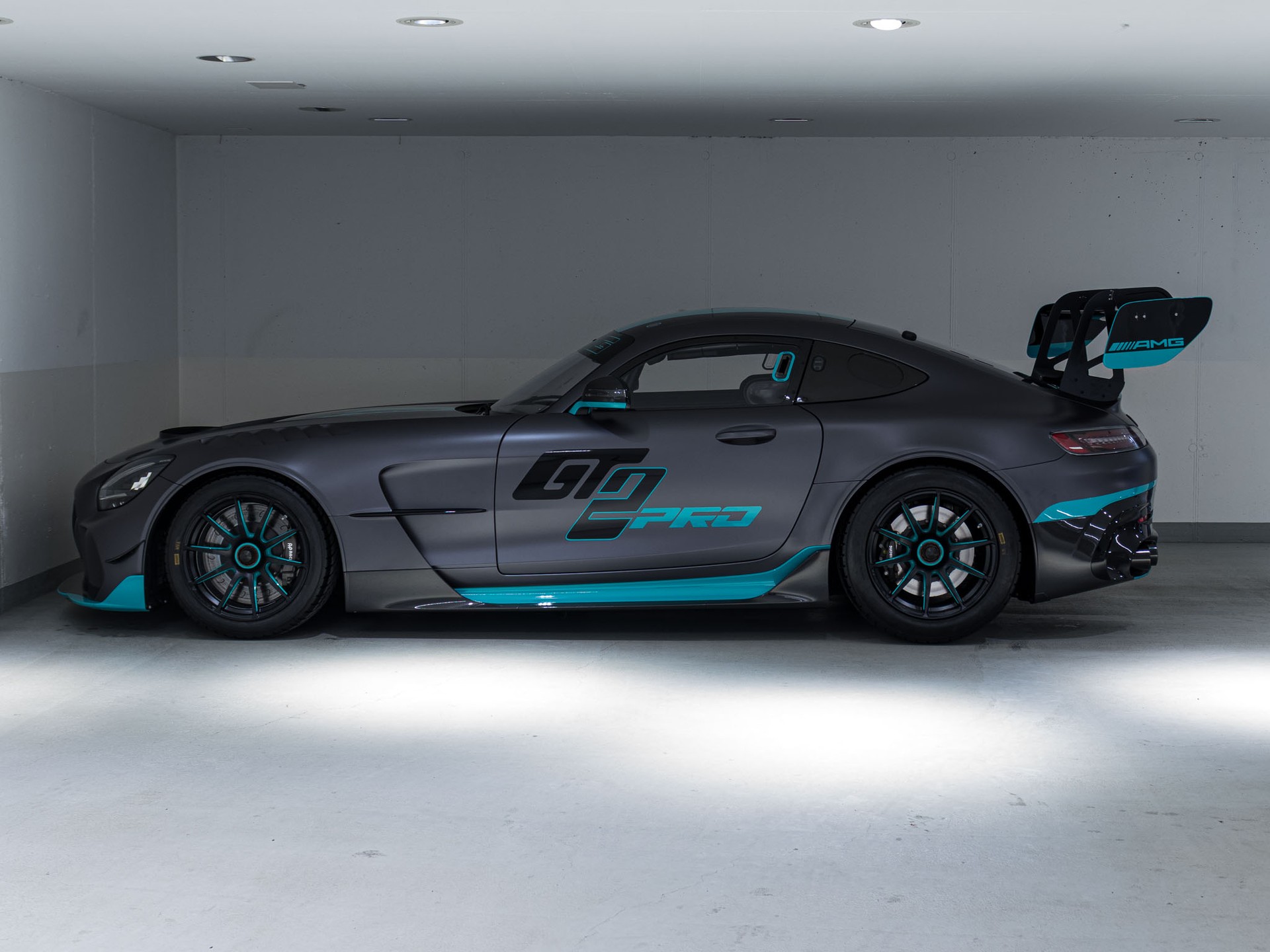 MERCEDES-BENZ AMG GT 2 PRO-image-4