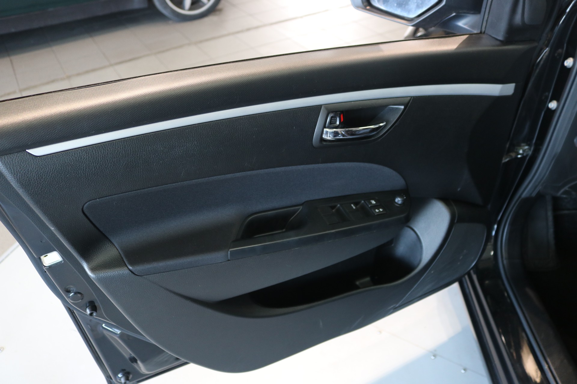 SUZUKI Swift 1.2i 16V Sergio Cellano-image-28