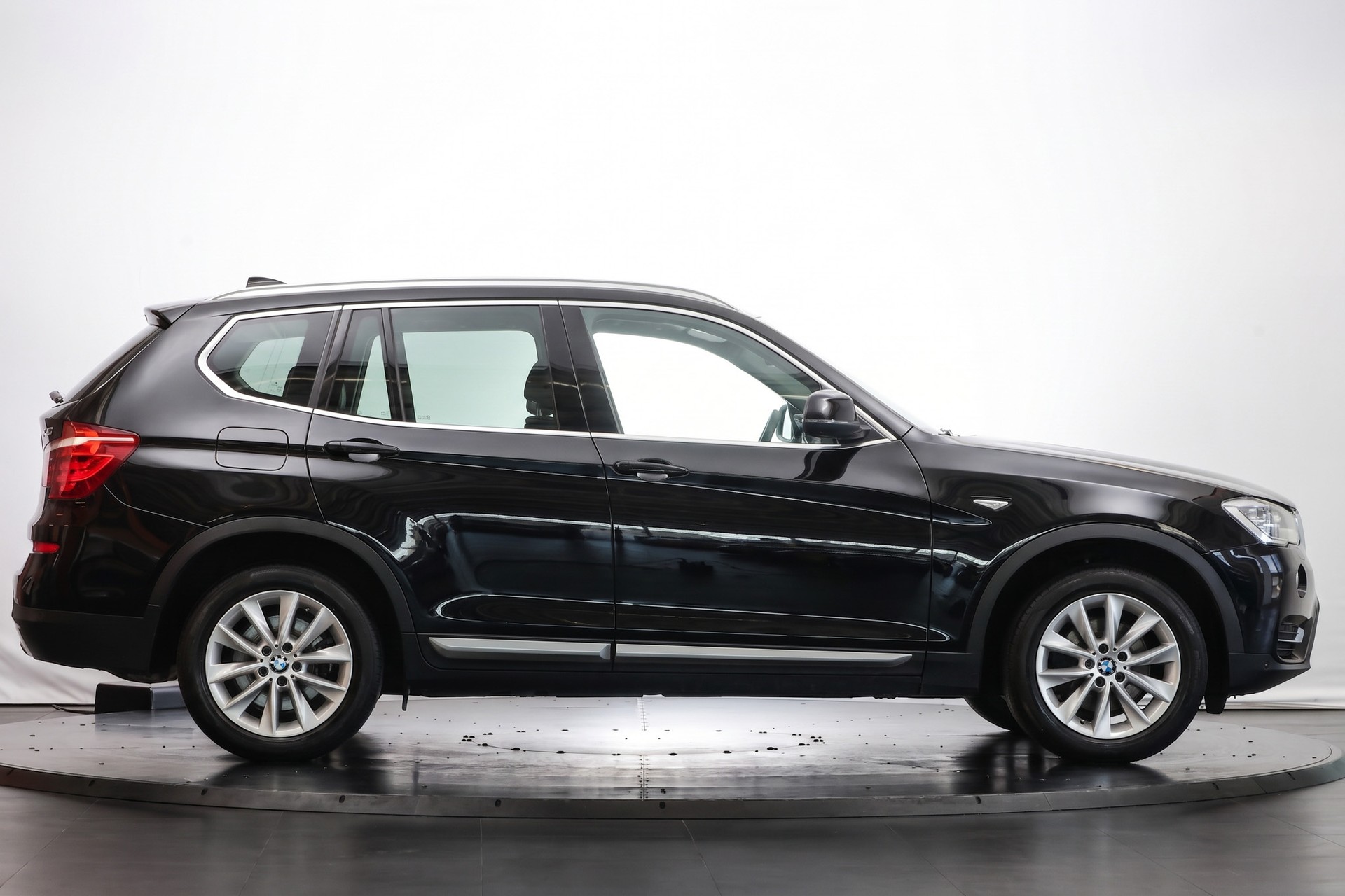 BMW X3 xDrive 20d xLine Steptronic-showroom-element-3