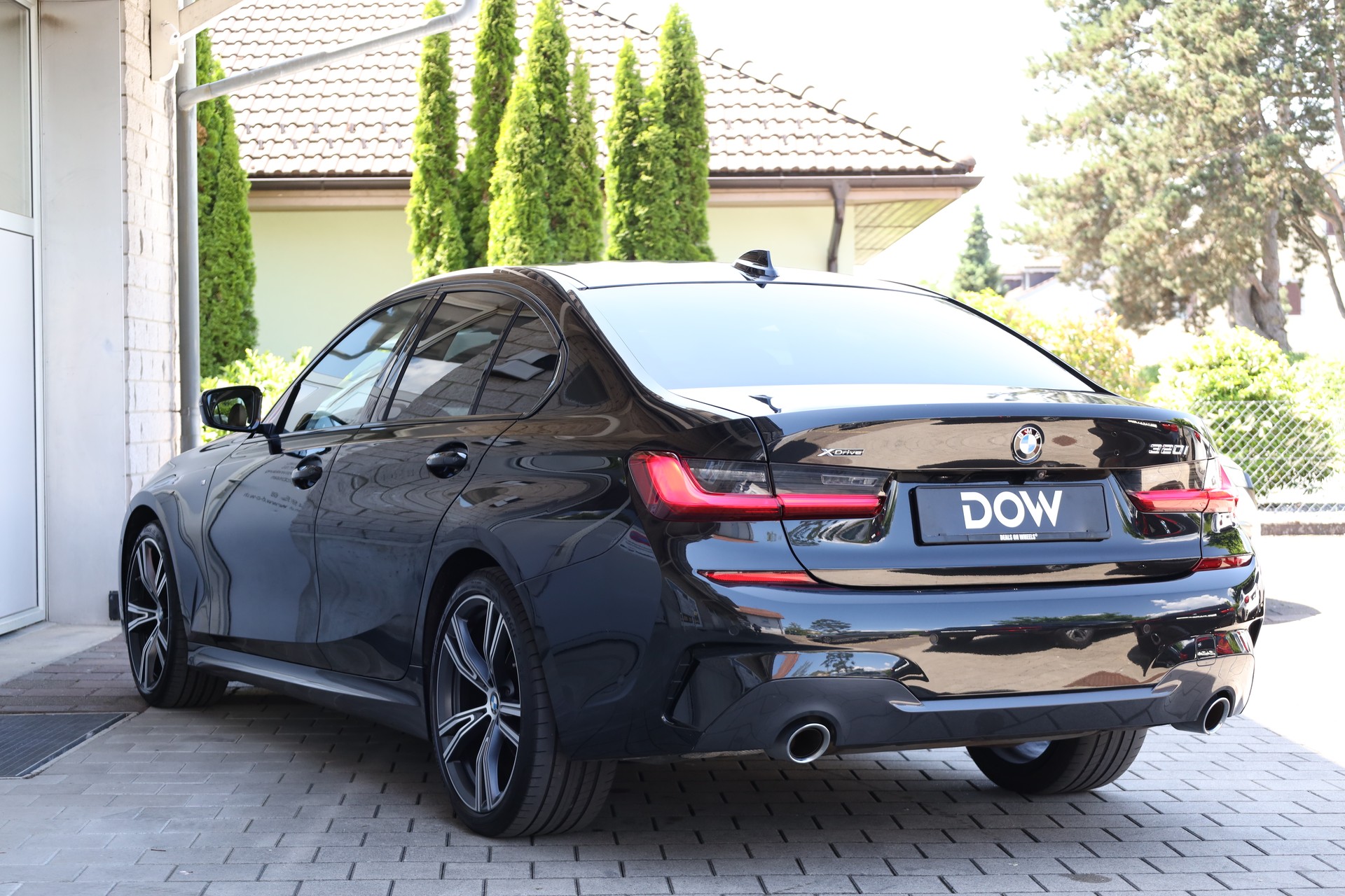 BMW 320i xDrive Steptronic M Sport-showroom-element-3