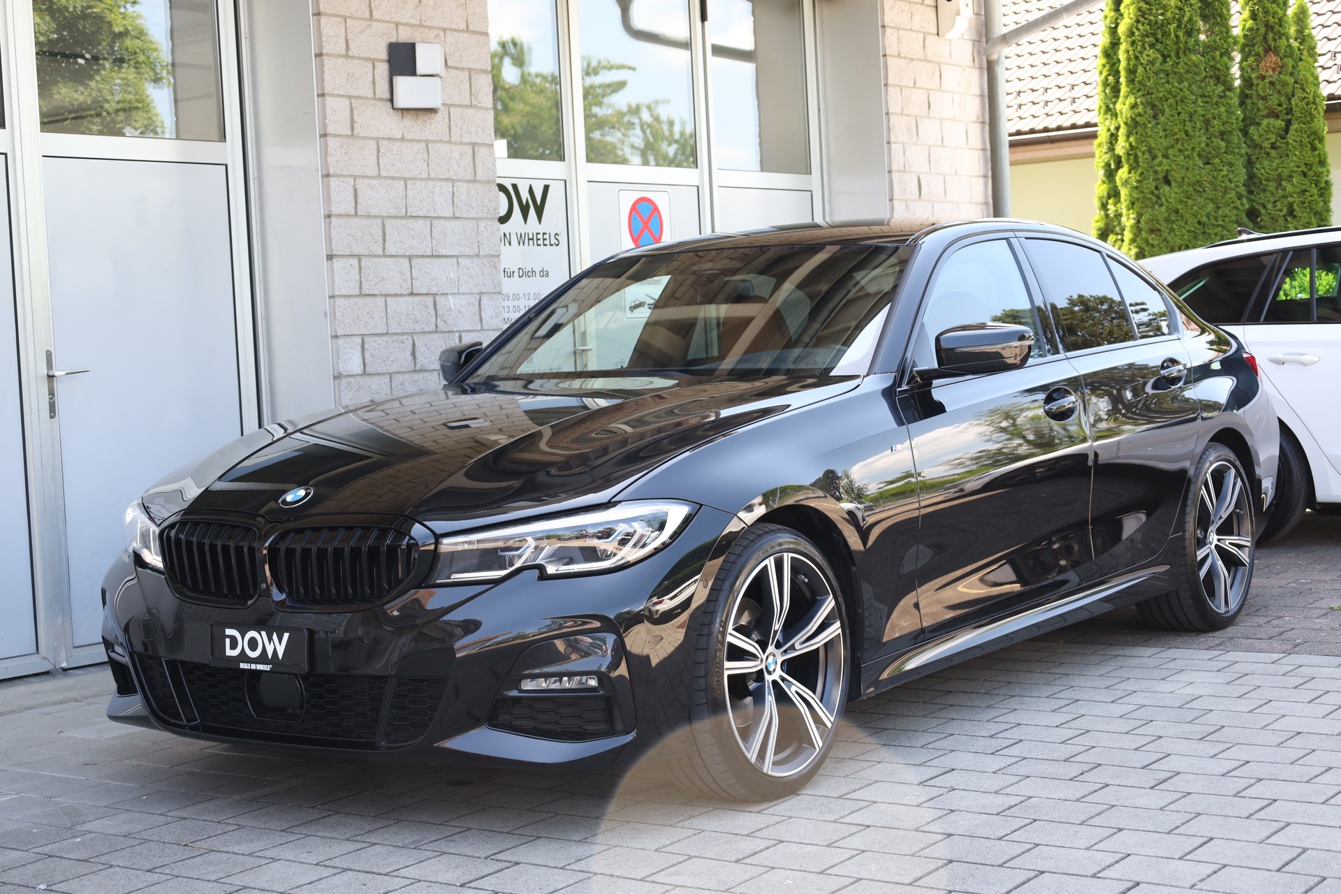 BMW 320i xDrive Steptronic M Sport-showroom-element-2