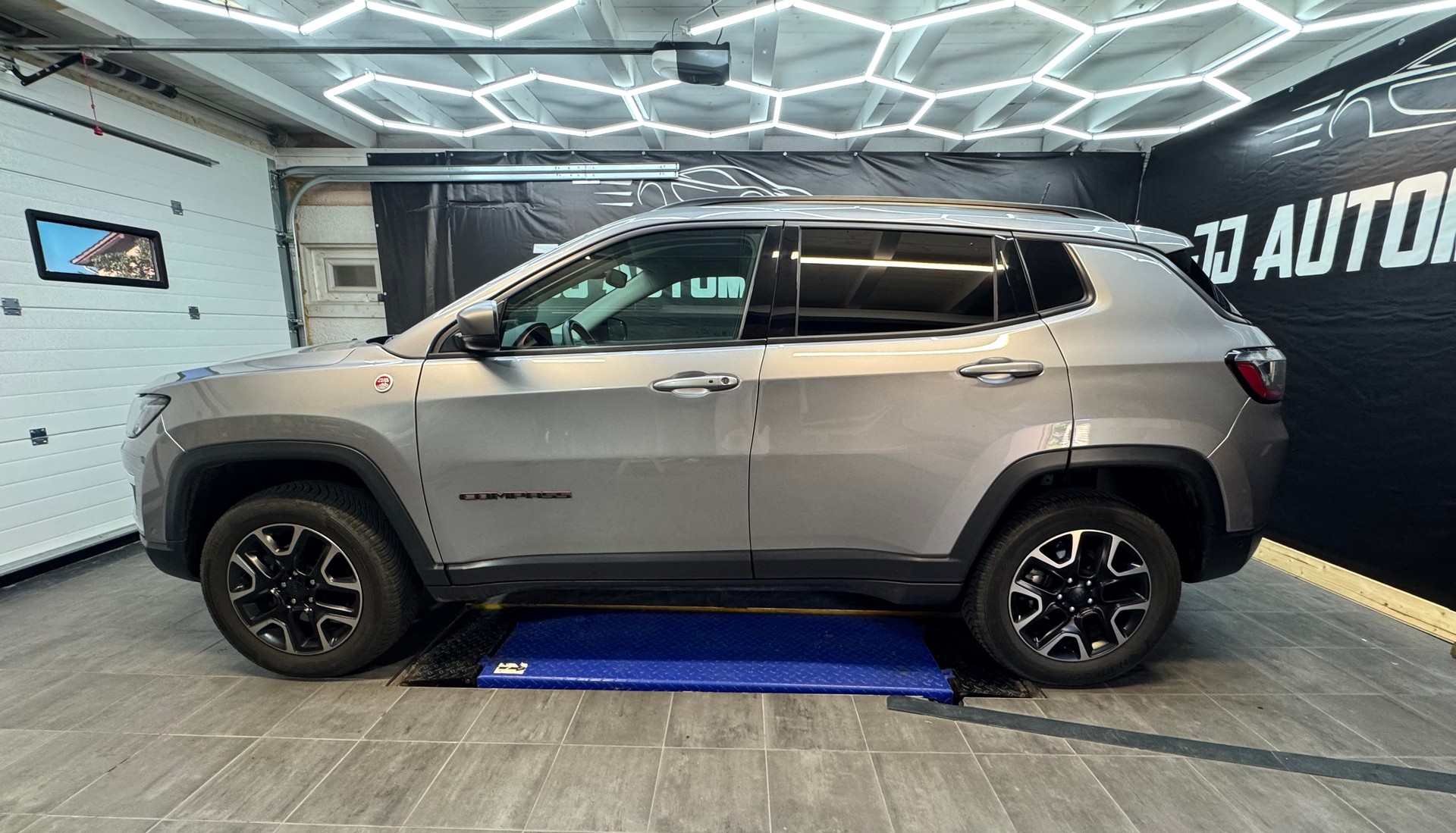 JEEP Compass 2.0CRD Trailhawk AWD 9ATX-image-2