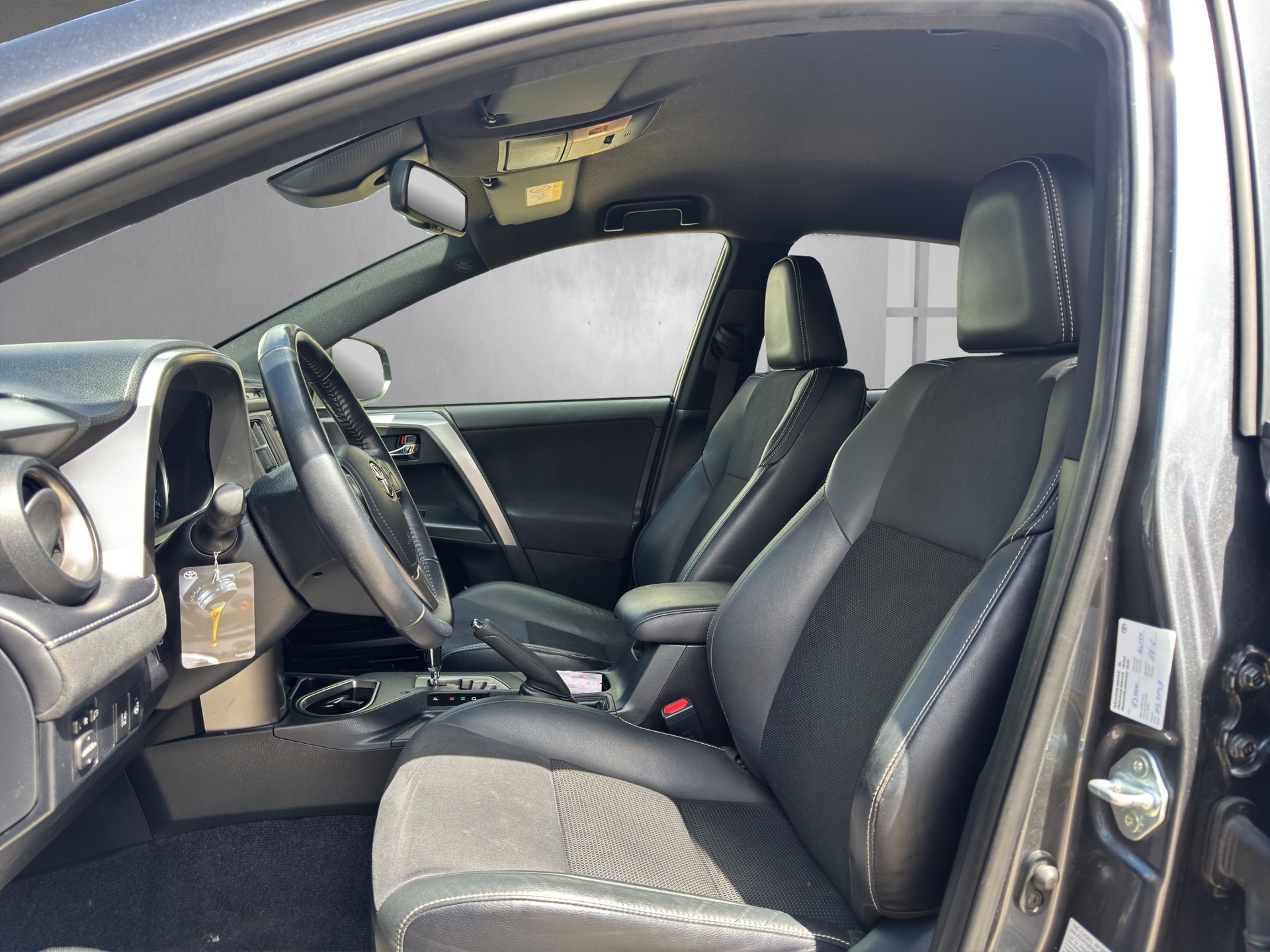 TOYOTA RAV-4-image-8