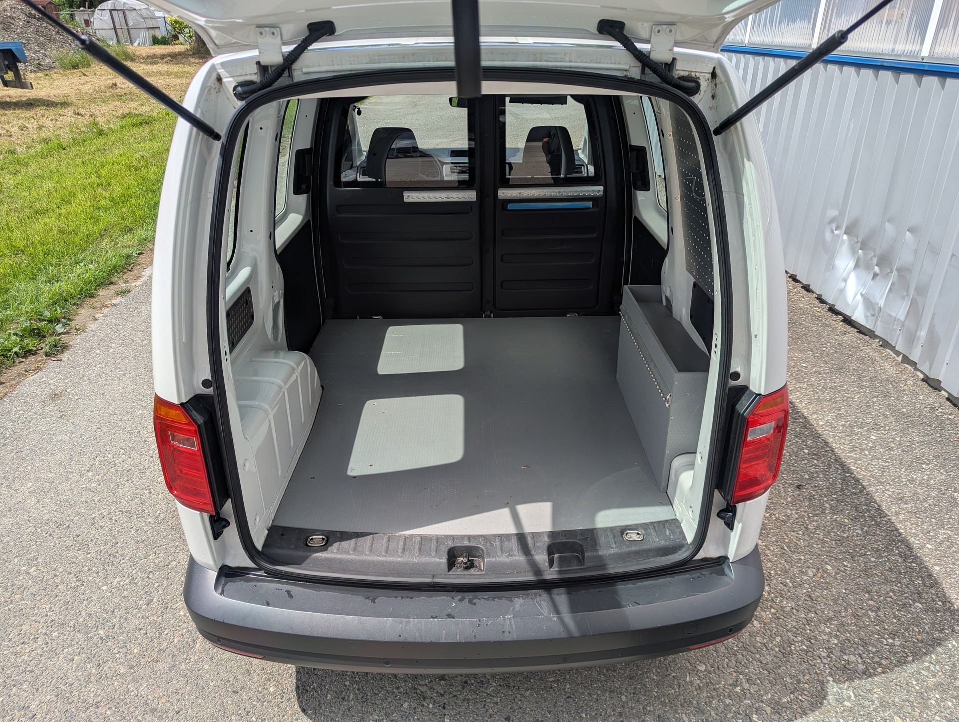 VW Caddy 1.4TGI BlueMotion Technology-image-21
