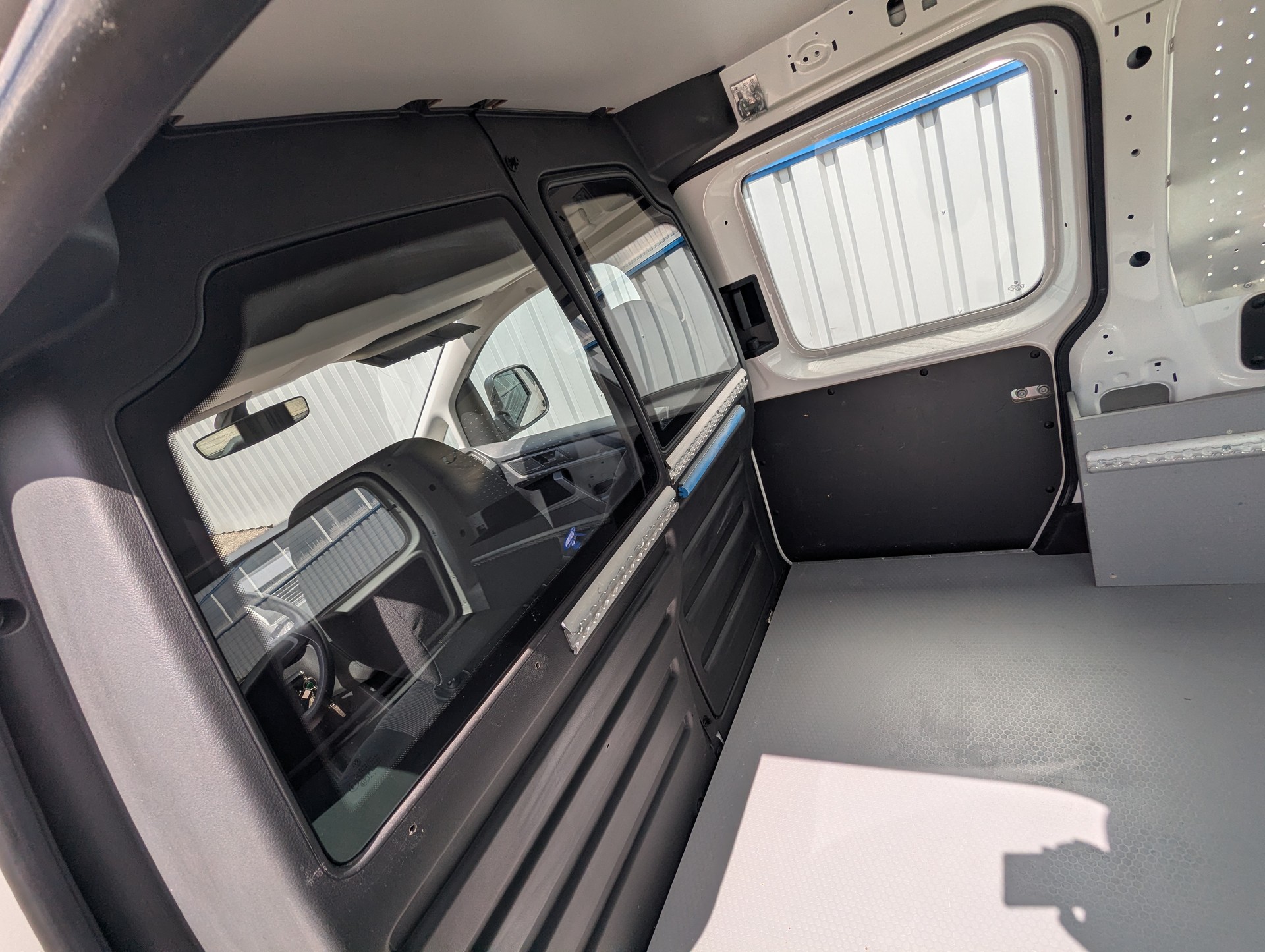 VW Caddy 1.4TGI BlueMotion Technology-image-25