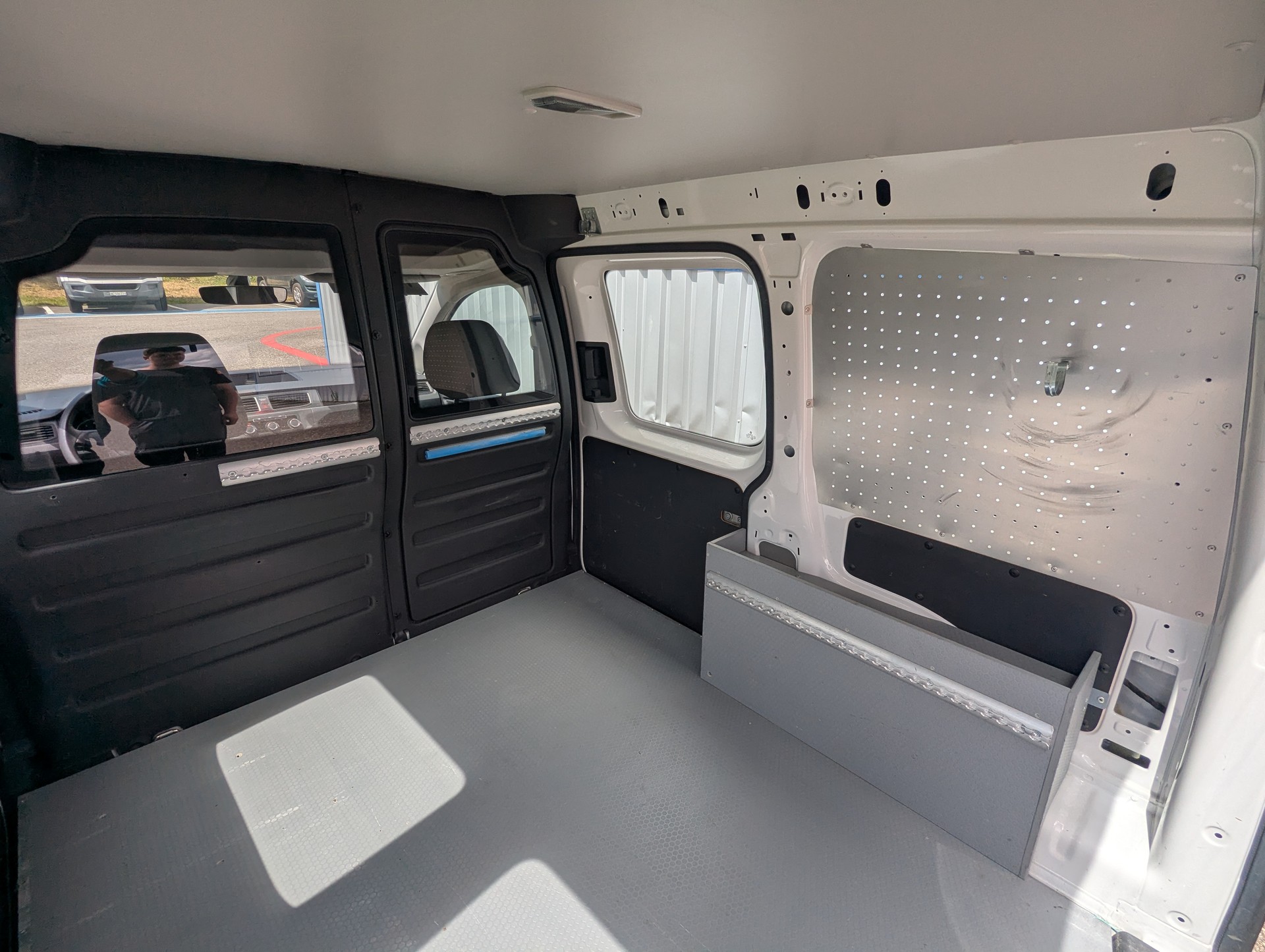 VW Caddy 1.4TGI BlueMotion Technology-image-23