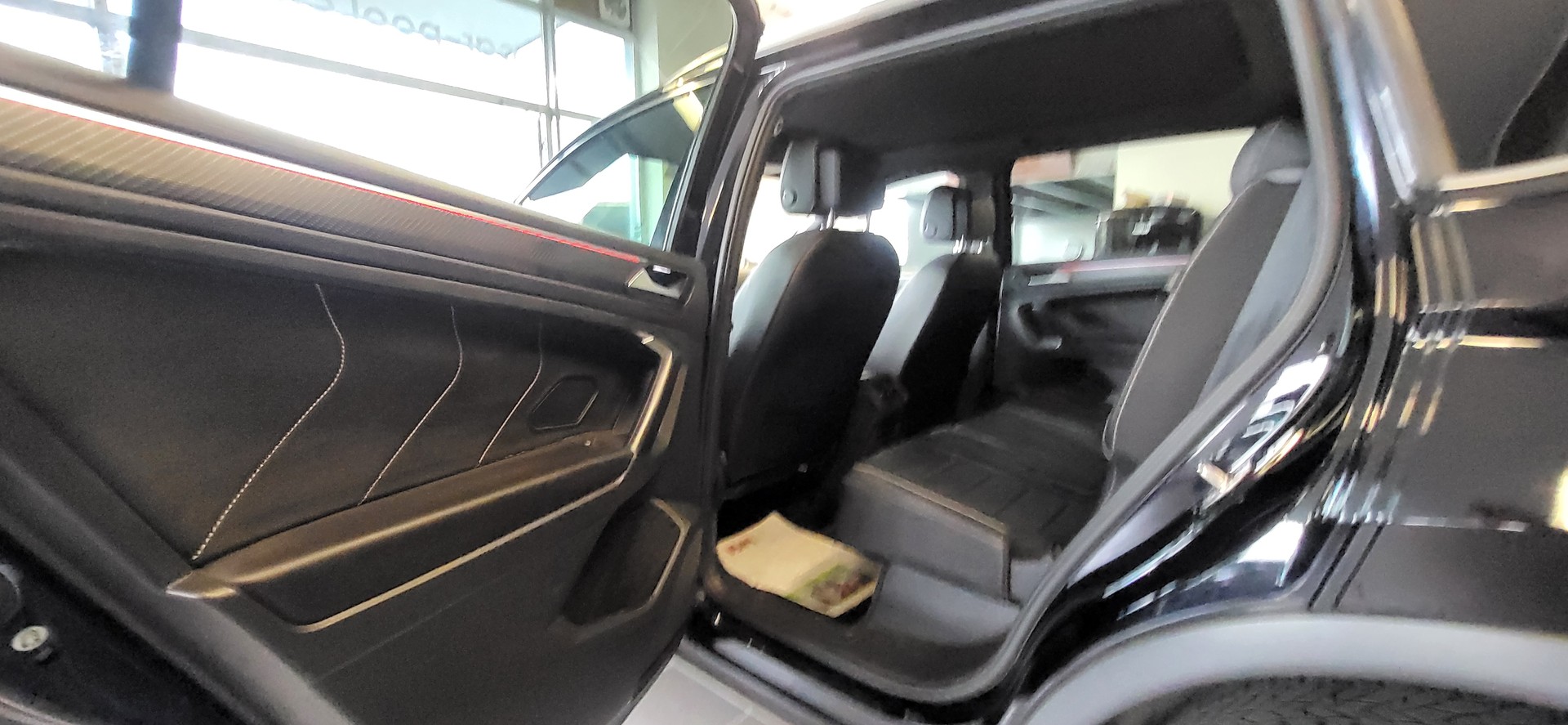 VW Tiguan Allspace 2.0 TDI SCR R-Line 4Motion DSG-image-9
