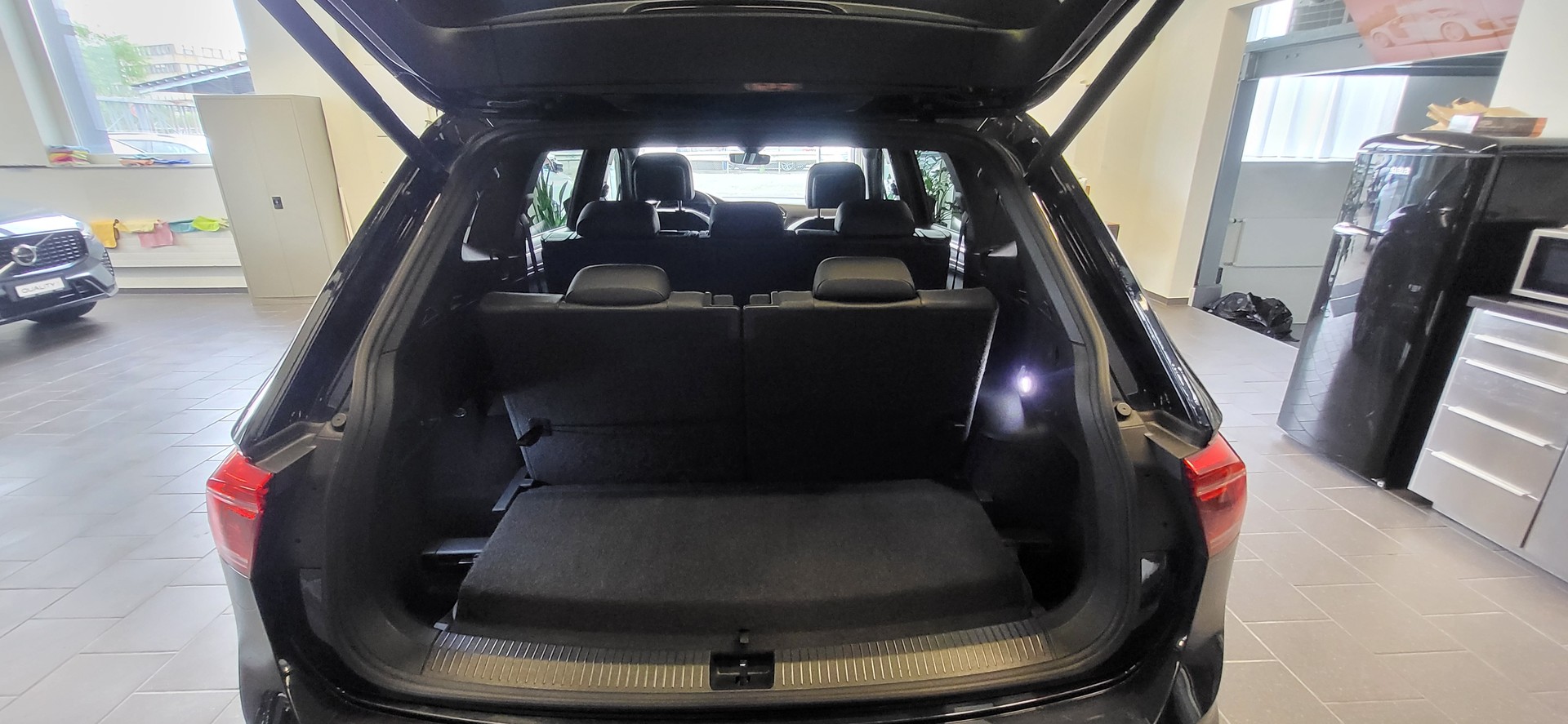 VW Tiguan Allspace 2.0 TDI SCR R-Line 4Motion DSG-image-16