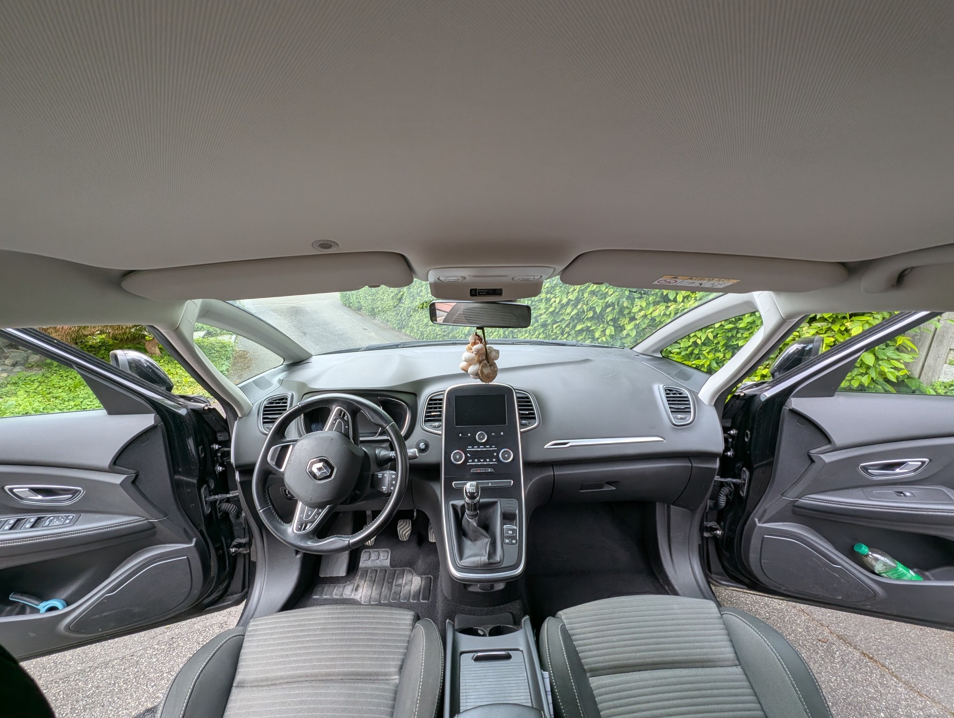 RENAULT GRAND SCENIC-image-3
