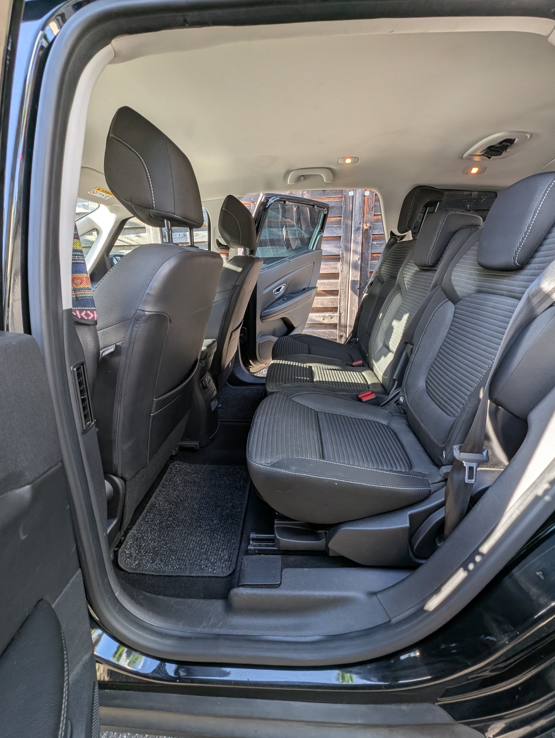RENAULT GRAND SCENIC-image-4