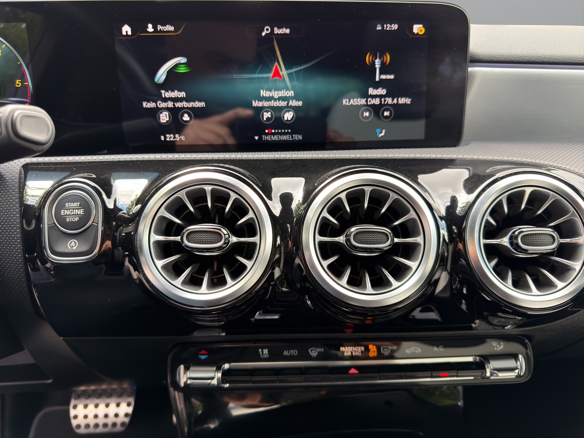 MERCEDES-BENZ A 220 d AMG Line 8G-DCT-image-9