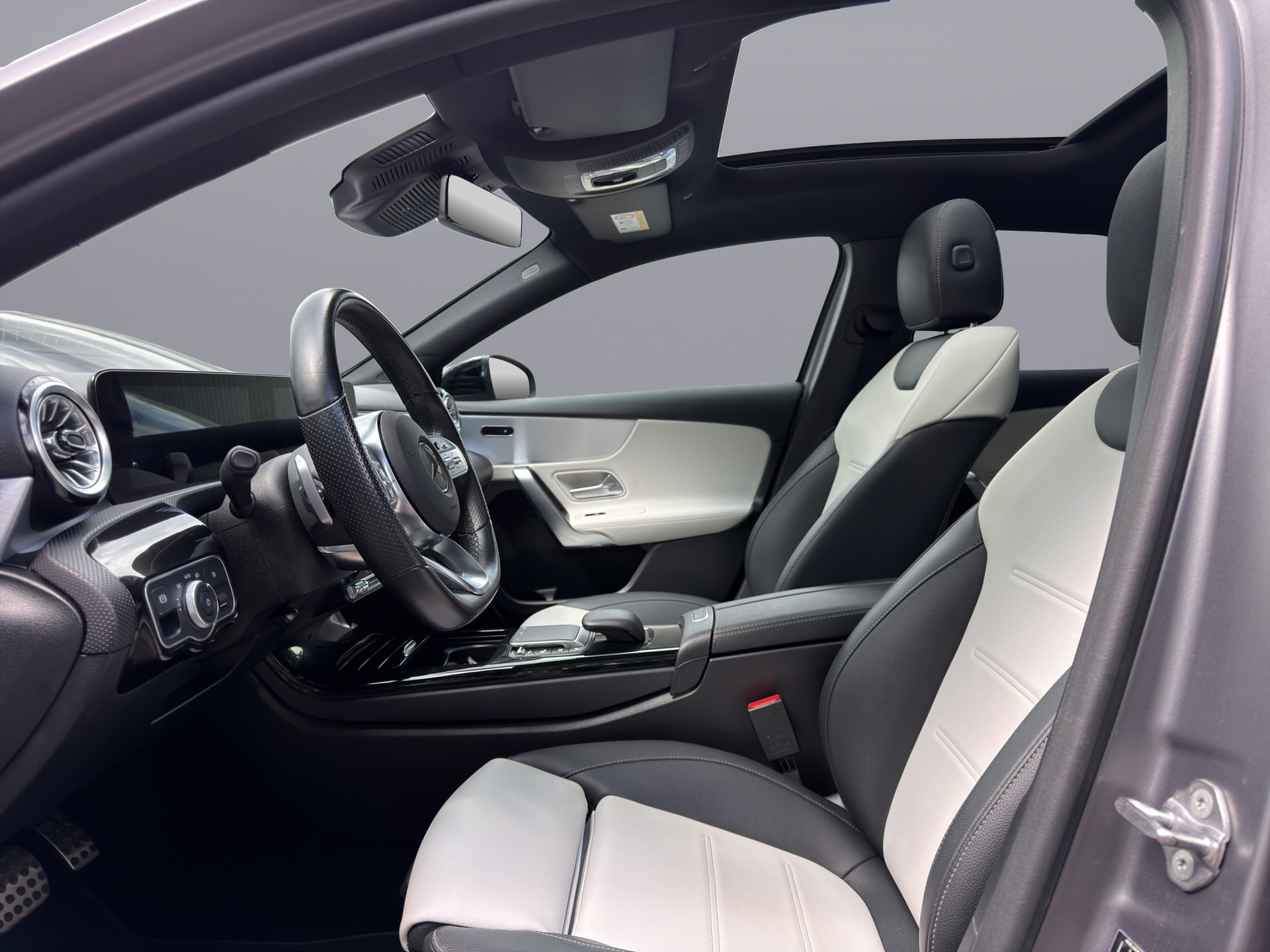 MERCEDES-BENZ A 220 d AMG Line 8G-DCT-image-13