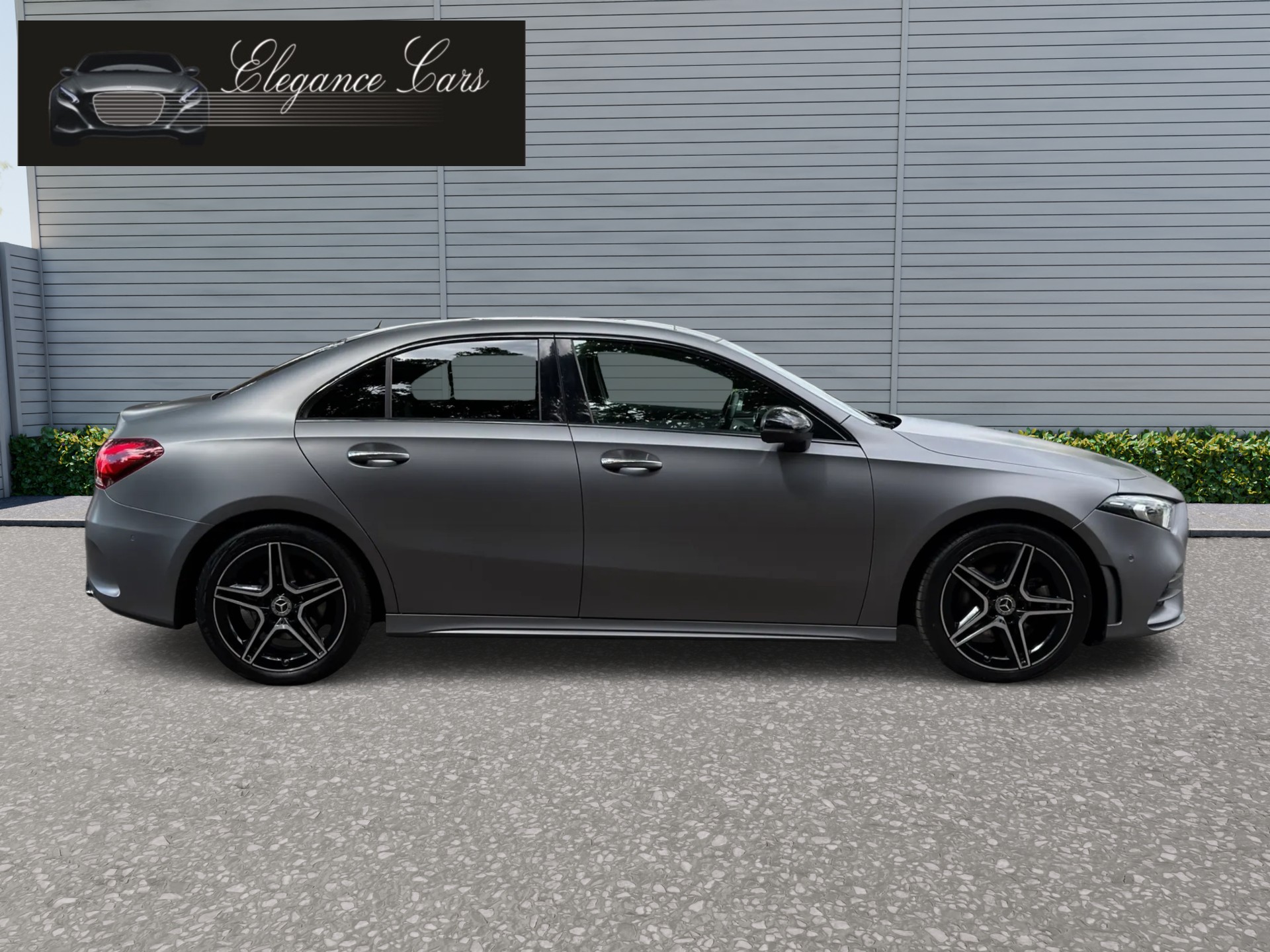 MERCEDES-BENZ A 220 d AMG Line 8G-DCT-image-2