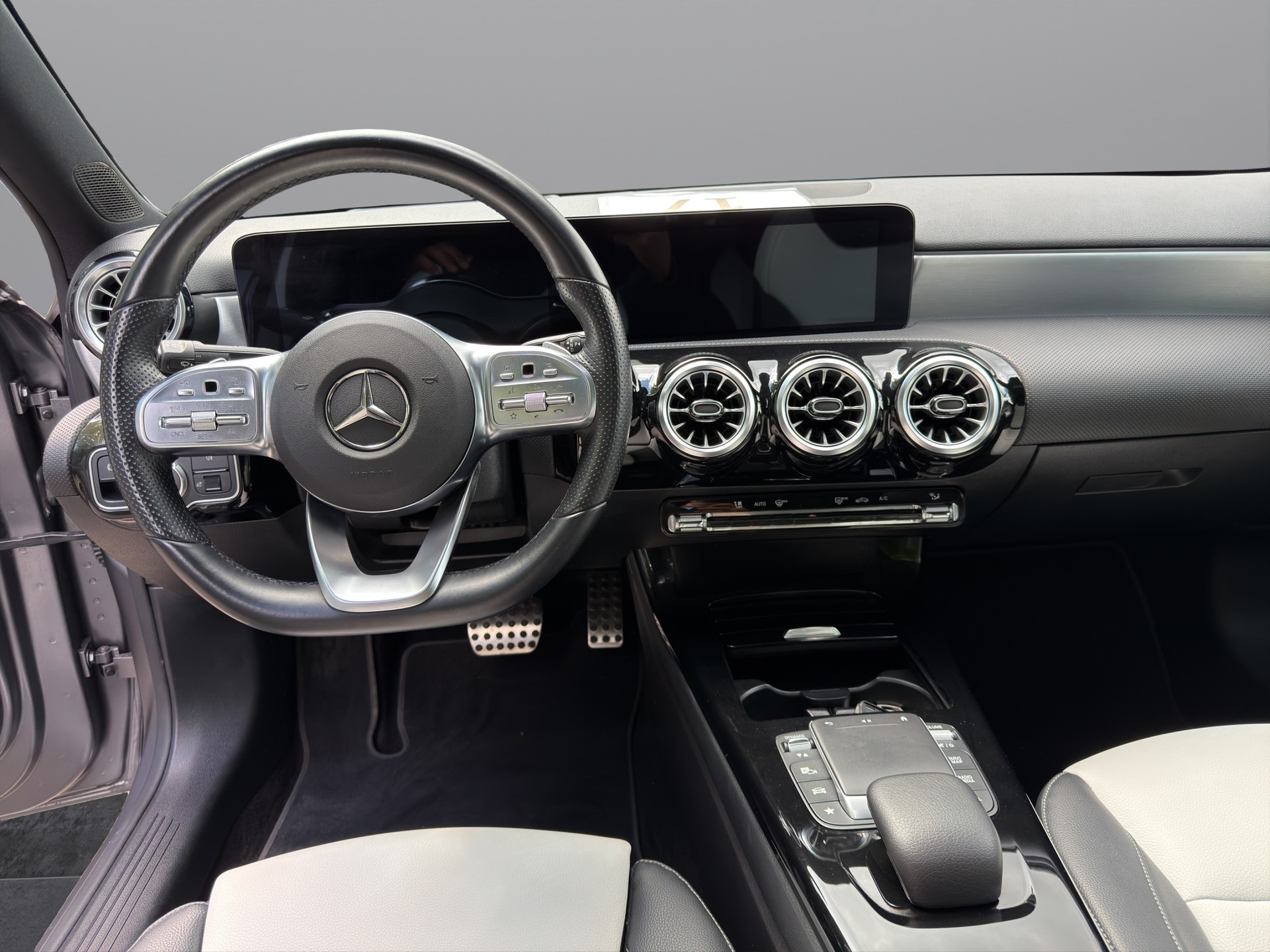 MERCEDES-BENZ A 220 d AMG Line 8G-DCT-image-8