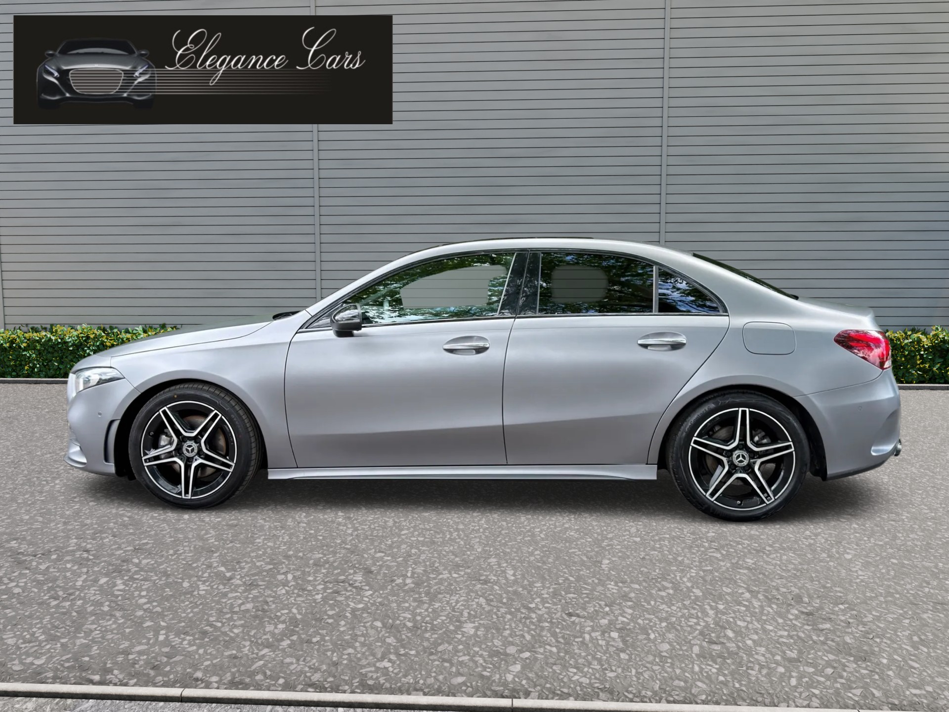 MERCEDES-BENZ A 220 d AMG Line 8G-DCT-image-3